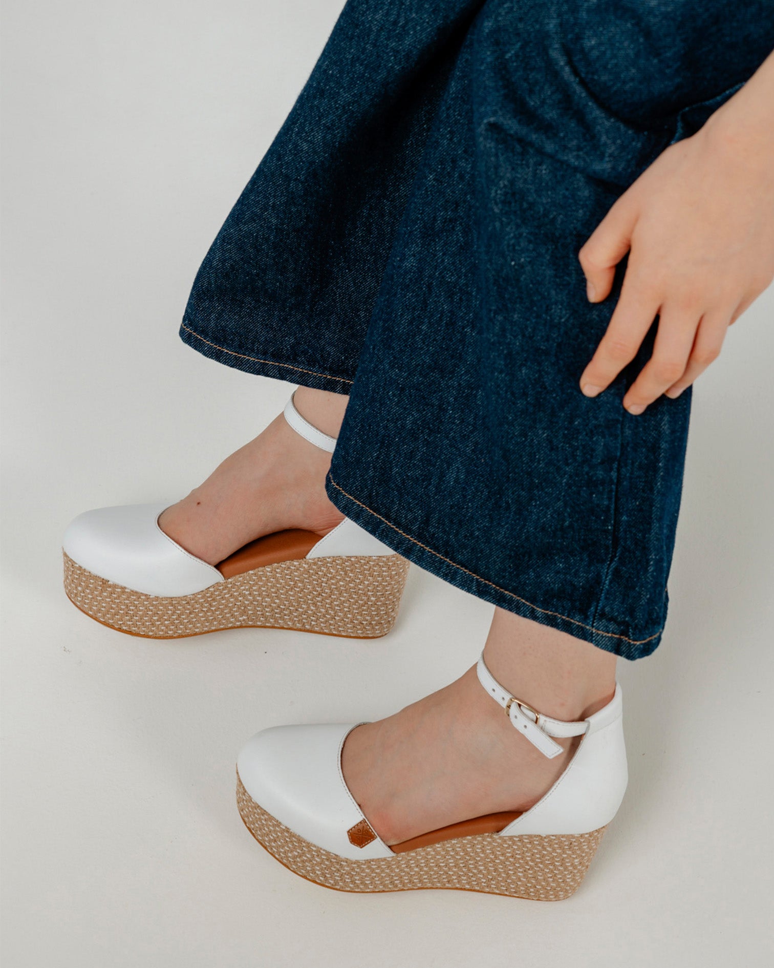 Cuña Baixa Cantalar Napa Branca com Fivela