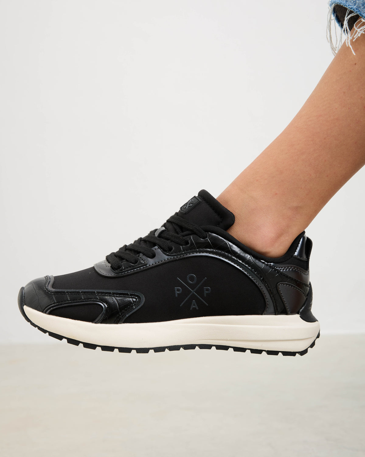 Zapatilla Negra de Mujer Blake