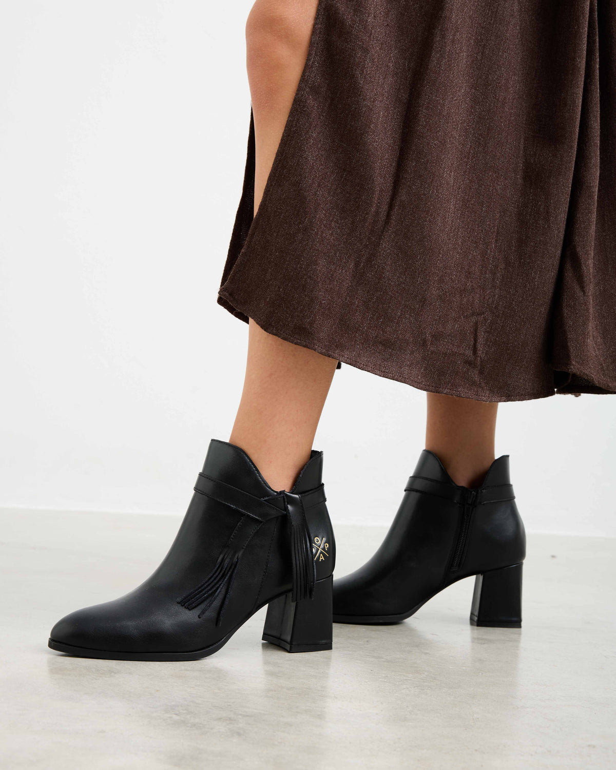 Botín Negro de Mujer Cayafate Flecos