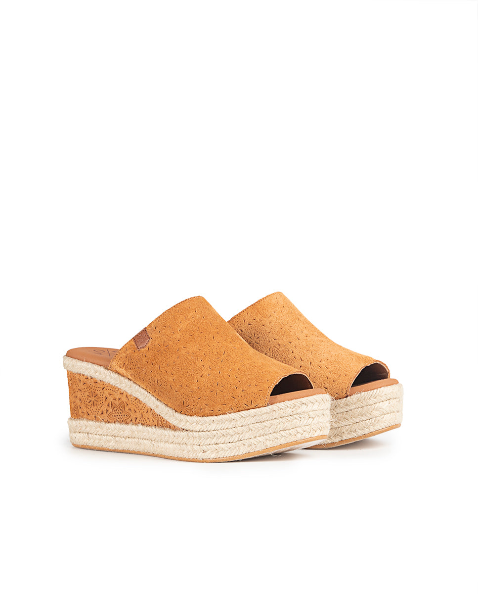 Cuir gravé en grès et jute à coin bas