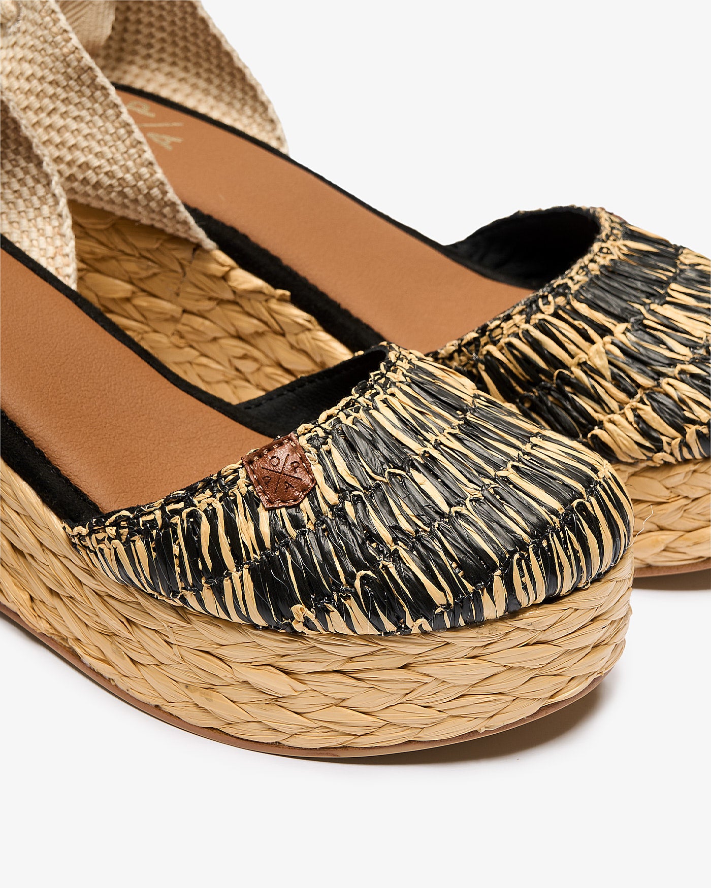 Compensée Zushi en raphia noir