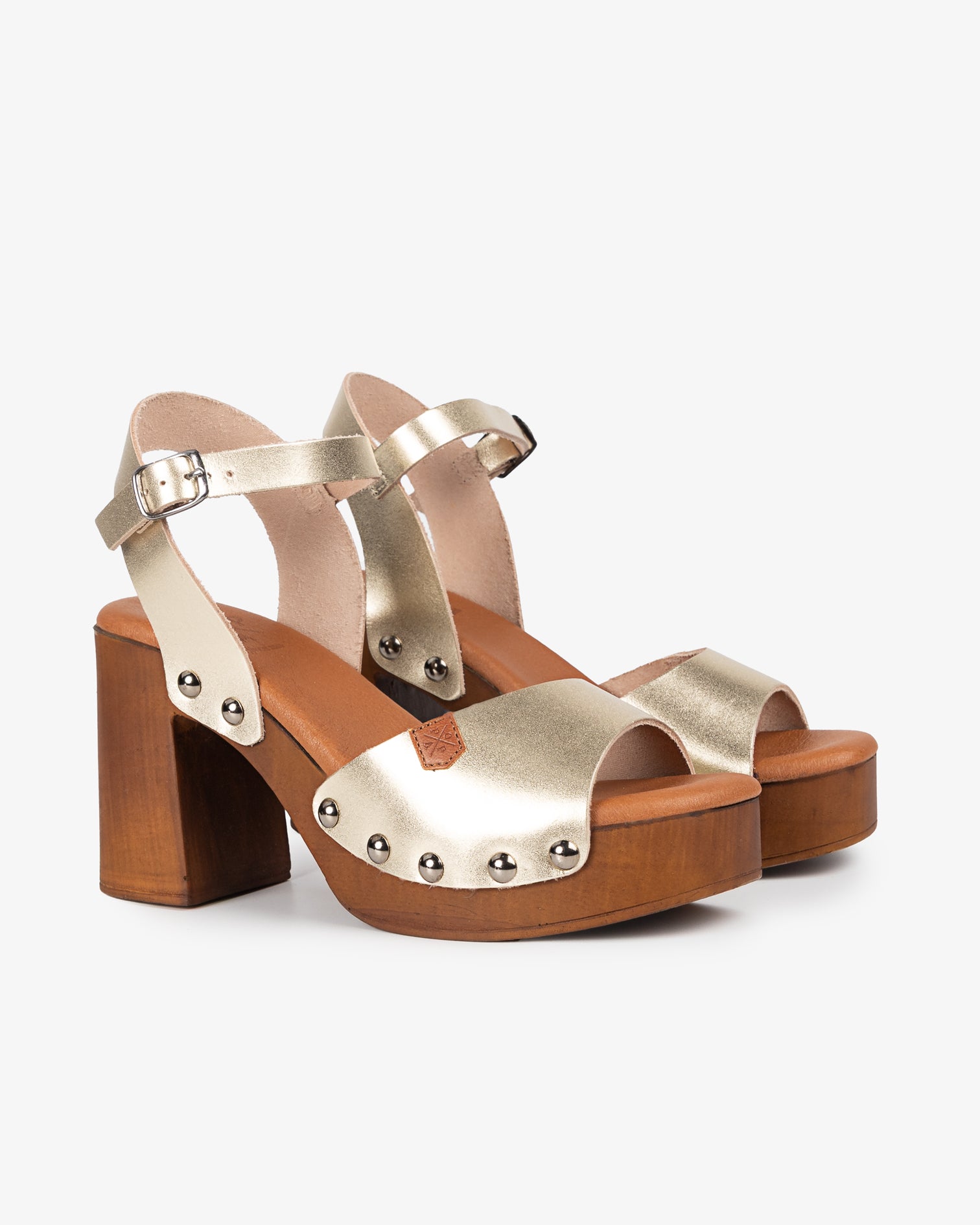 Sandalia Madera Tachas Willow Piel Oro 35