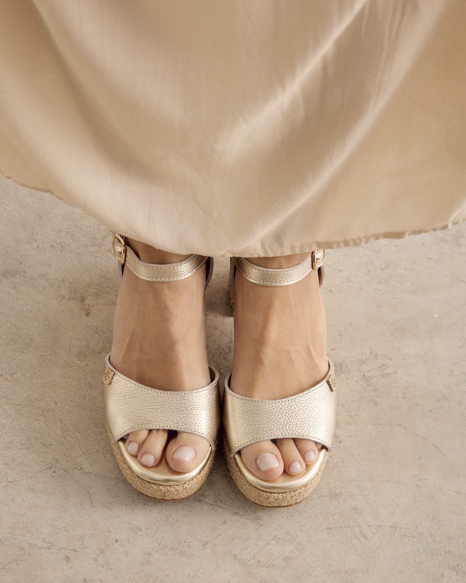 Sandalia Daira Laminado Oro Galaxy