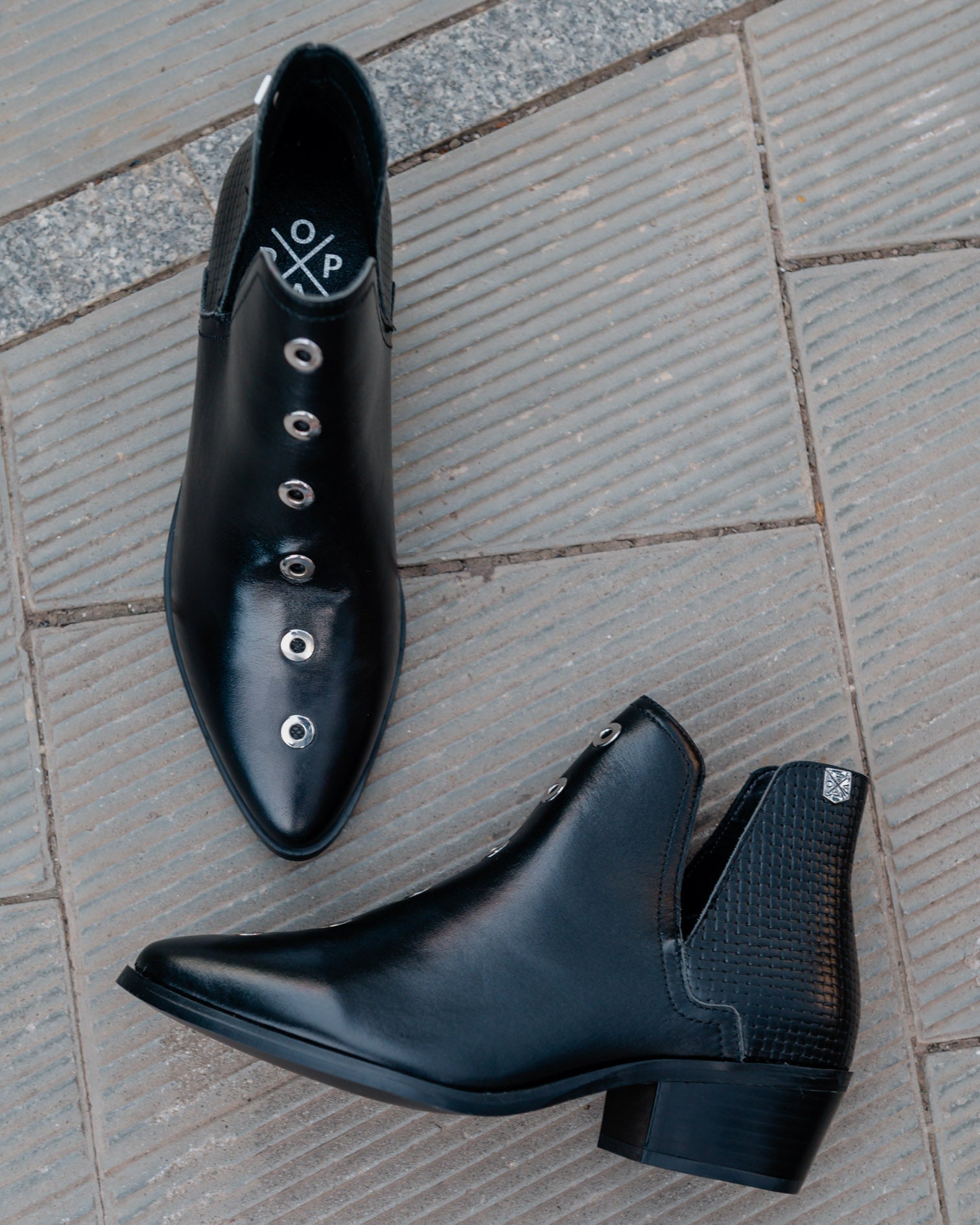 Botín de Piel Negra Nexo