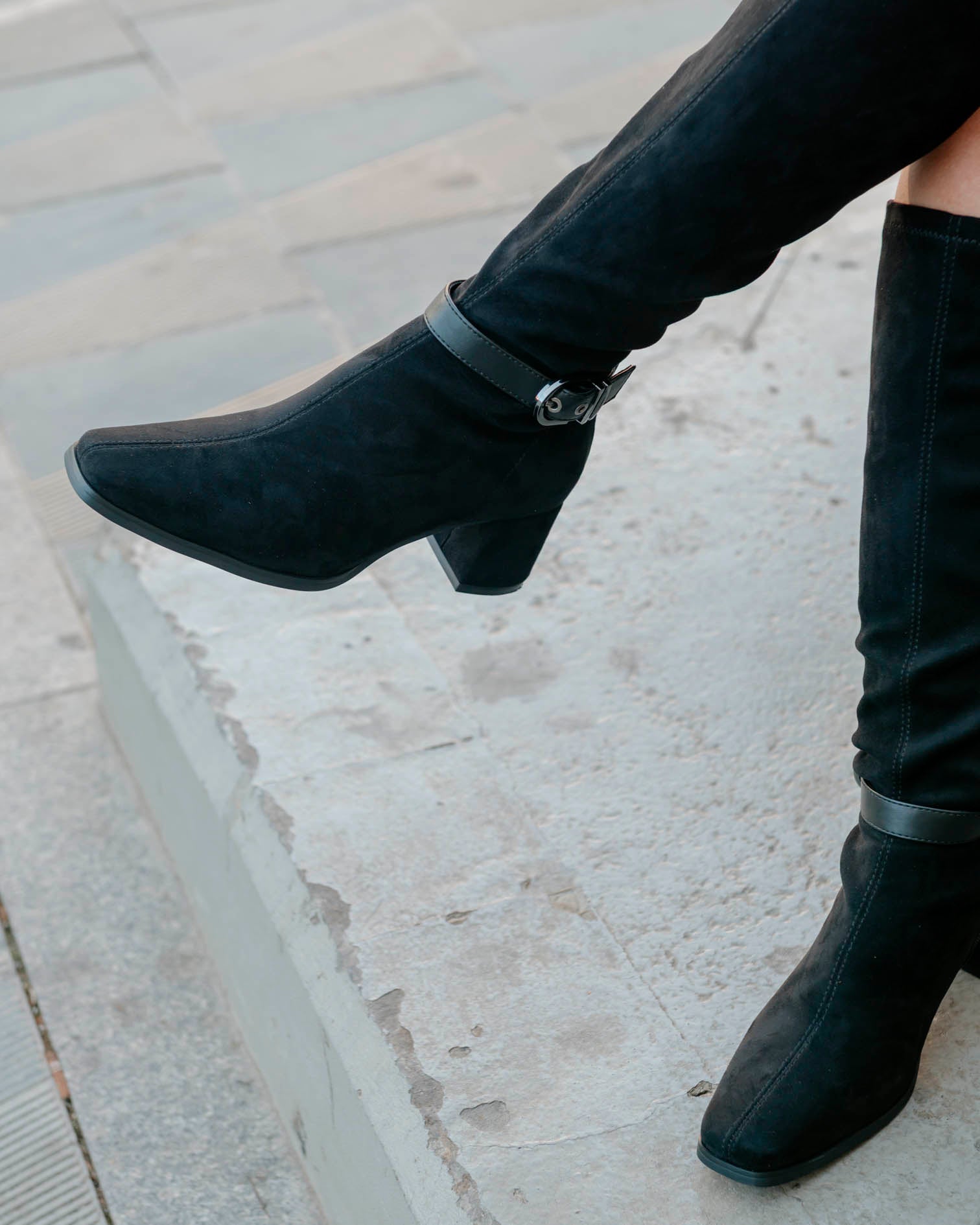 Bota Alta de Antelina Negra Flare