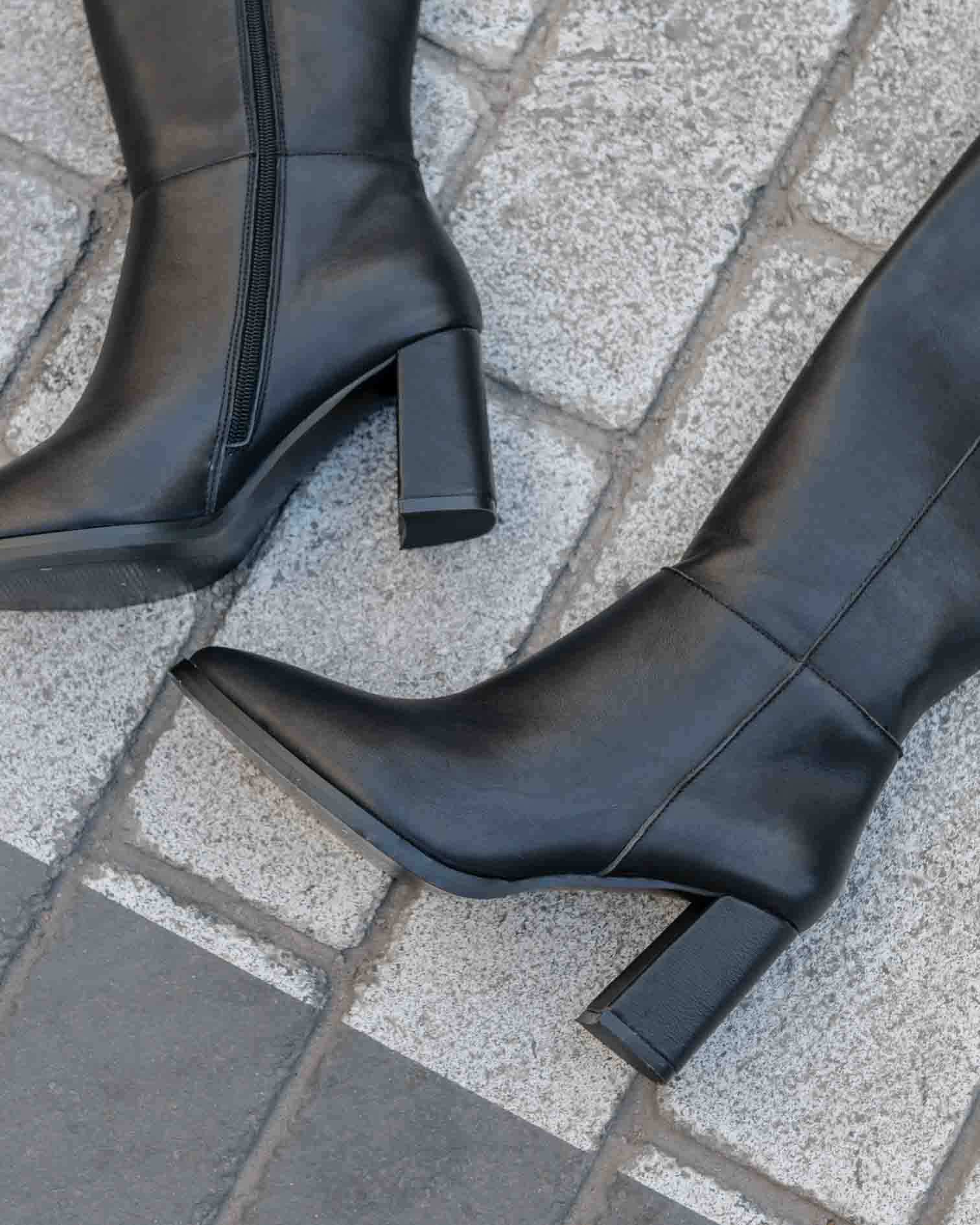 Bota Alta de Piel Negra Sinnara