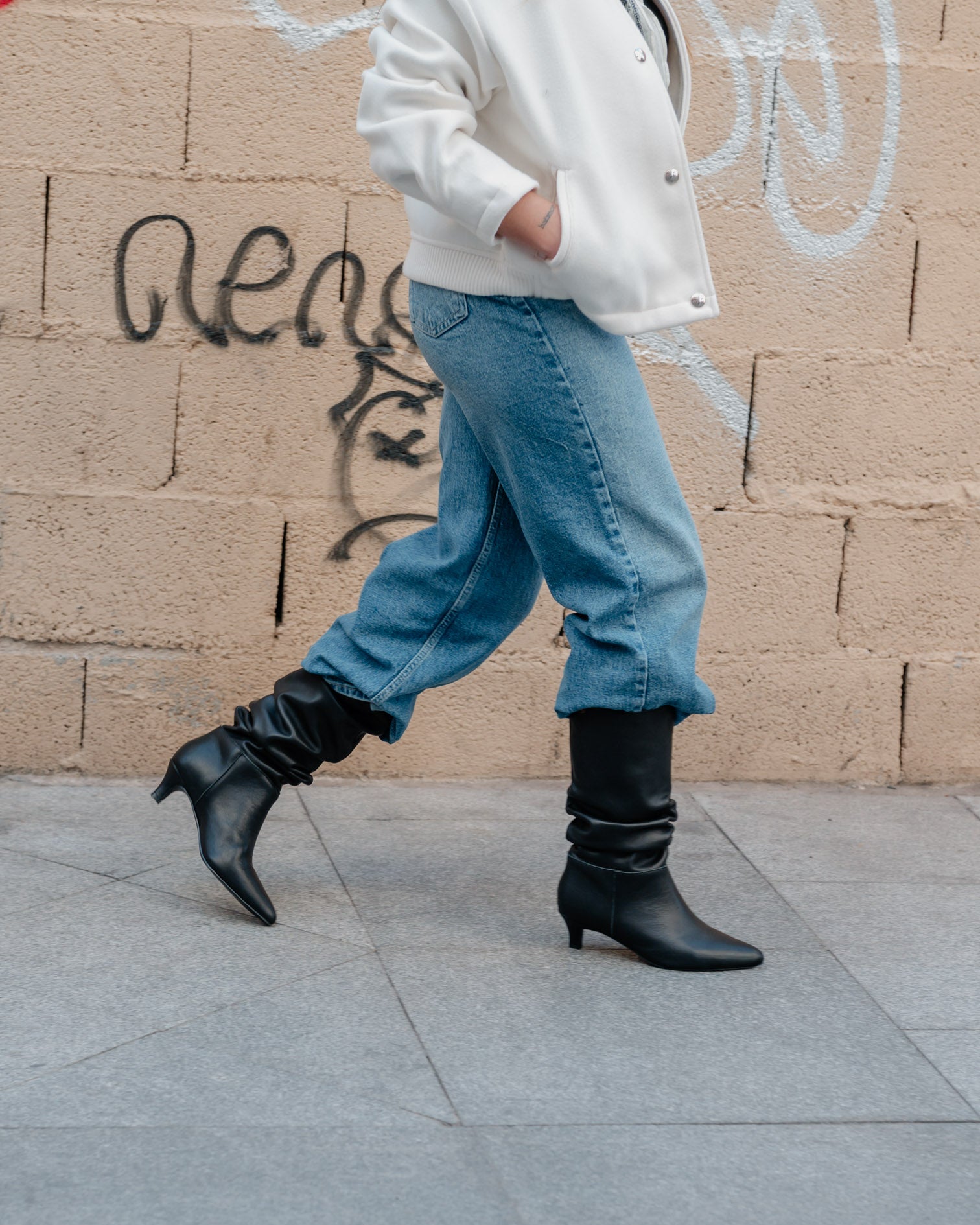 Bota Média de Pele Negra Nirvana