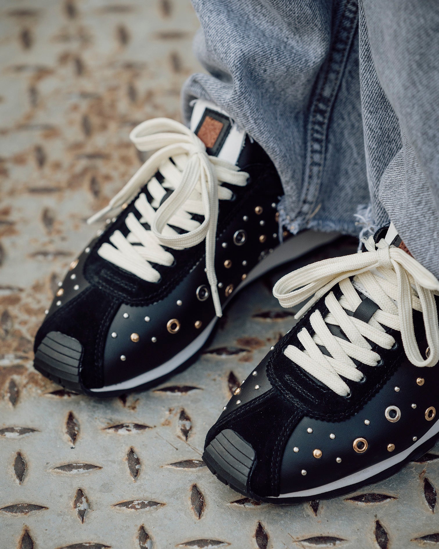 Zapatilla Inara Tachuelas Negro