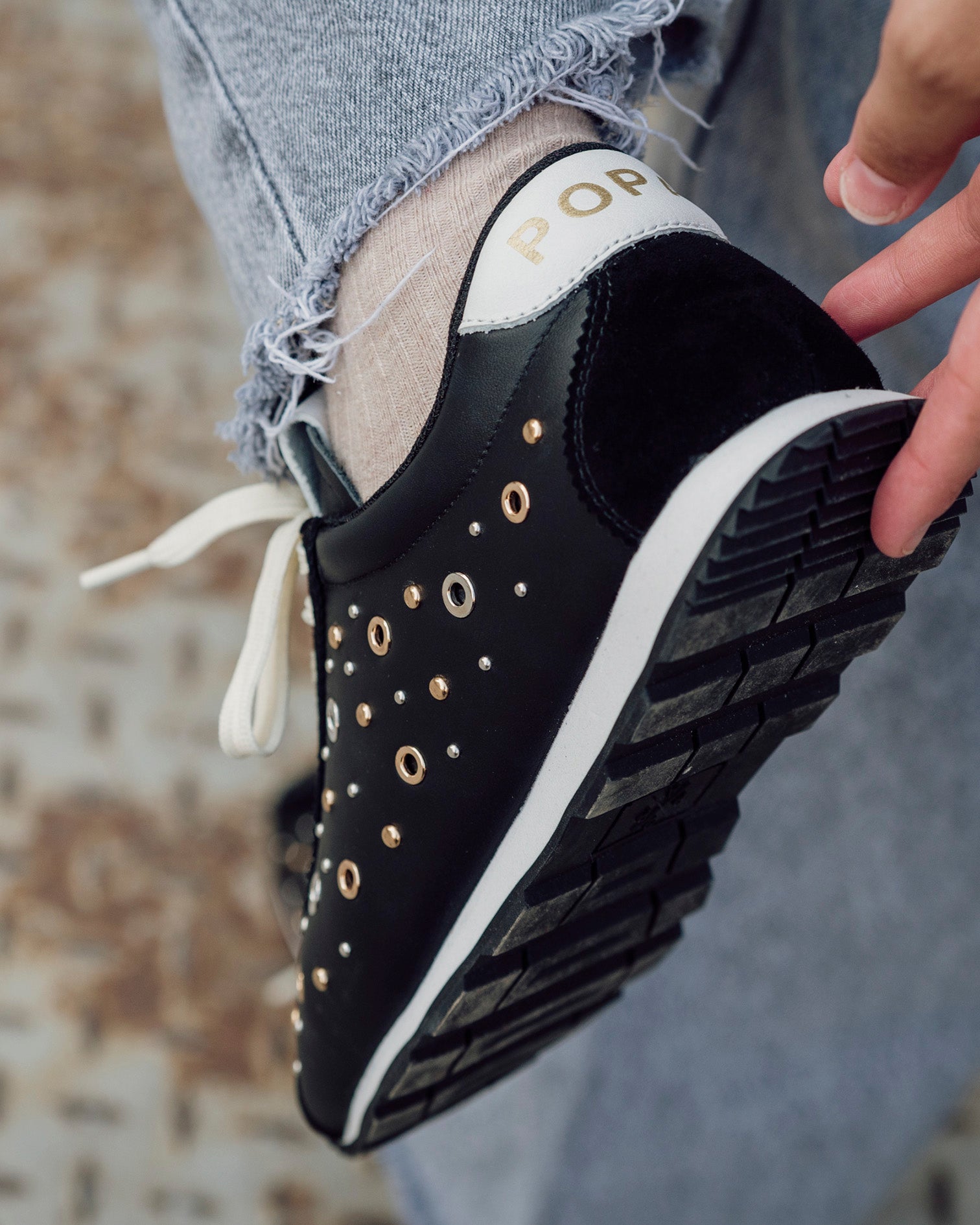 Zapatilla Inara Tachuelas Negro