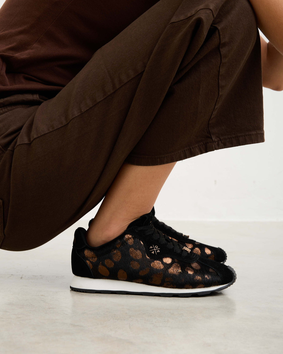 Zapatilla Negra de Mujer Kira