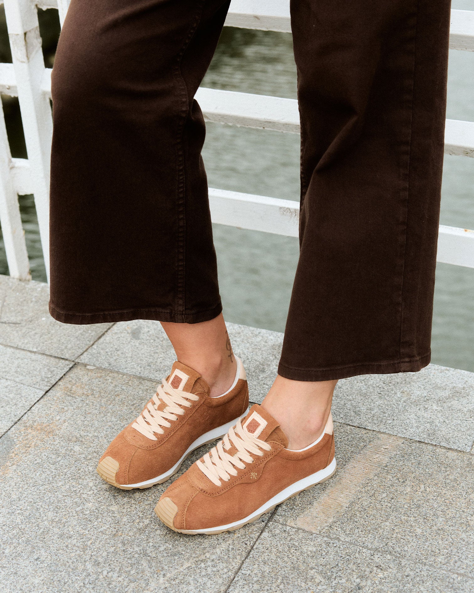 Zapatilla Kira Serraje Marron