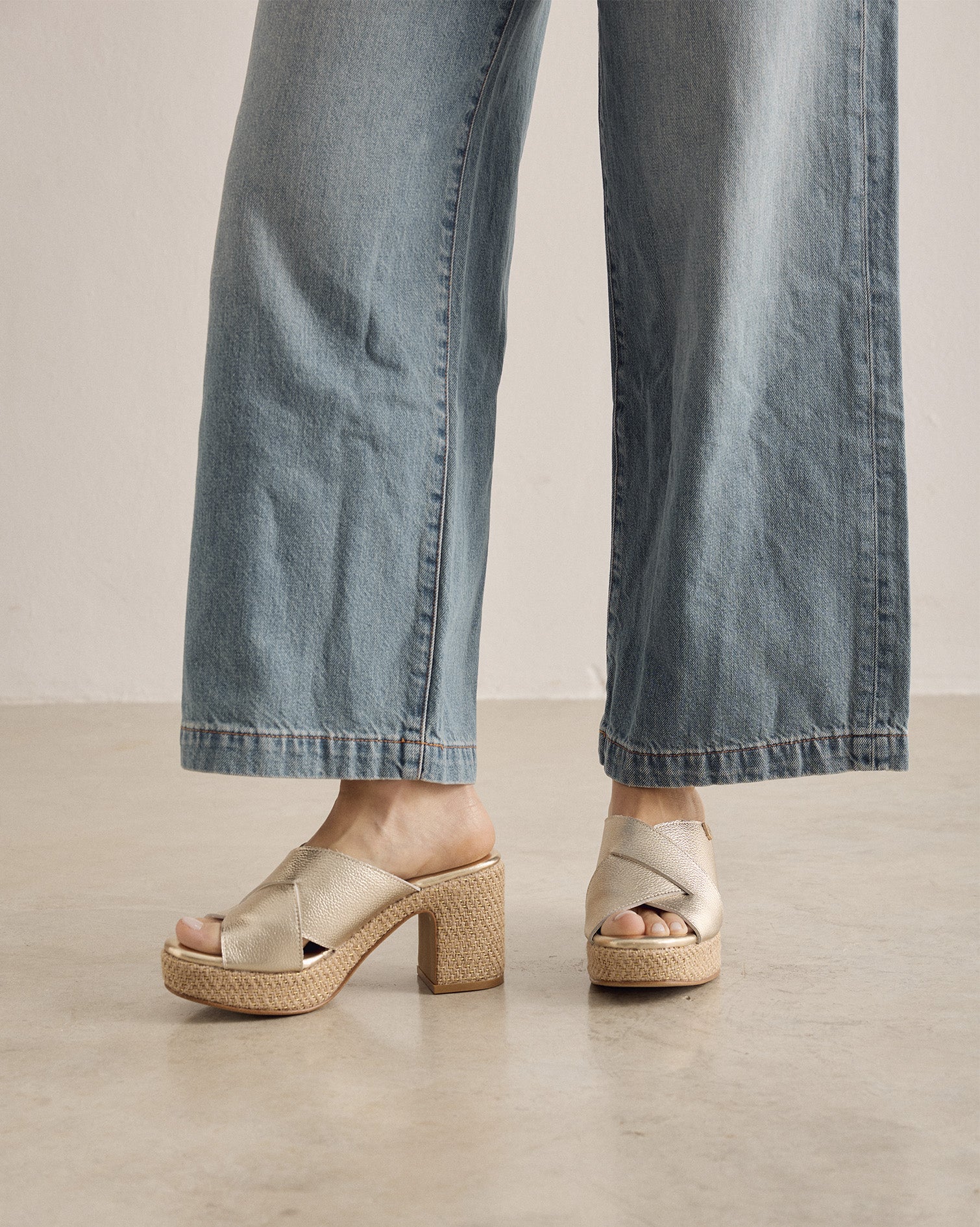 Sandalia Melibea Laminado Oro