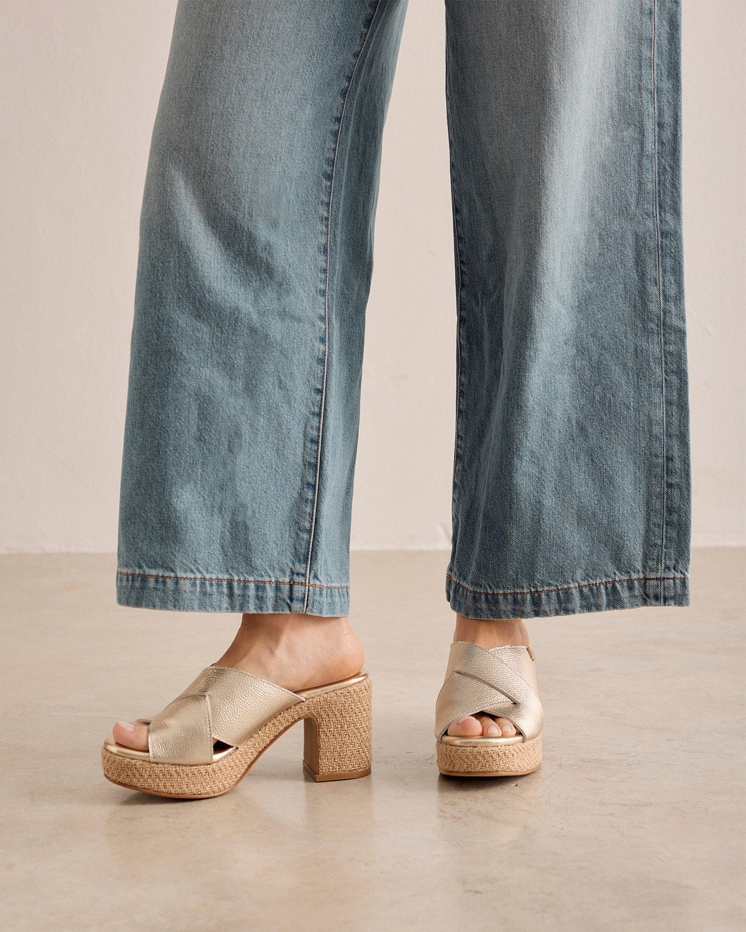 Sandalia Melibea Laminado Oro