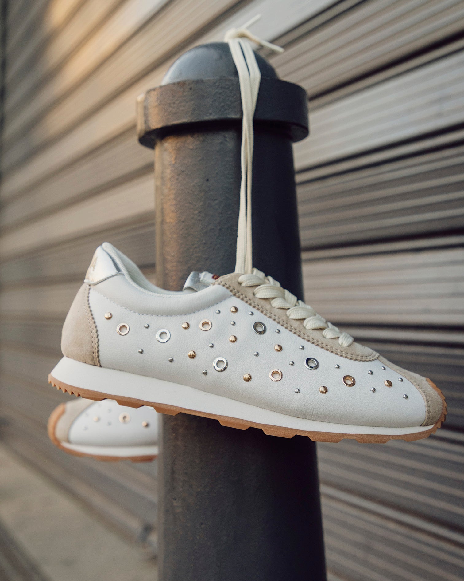 Zapatilla Inara Tachuelas Blanco