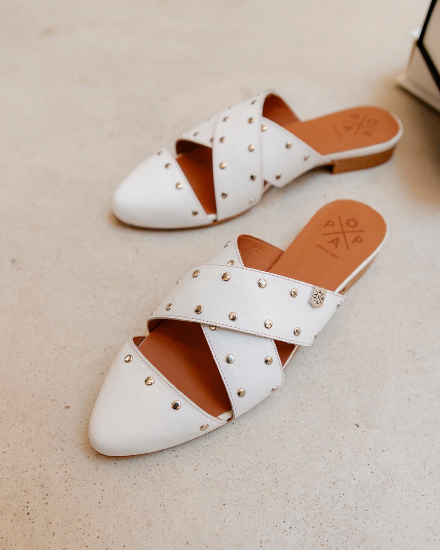 Mule Cove Tachas Blanco