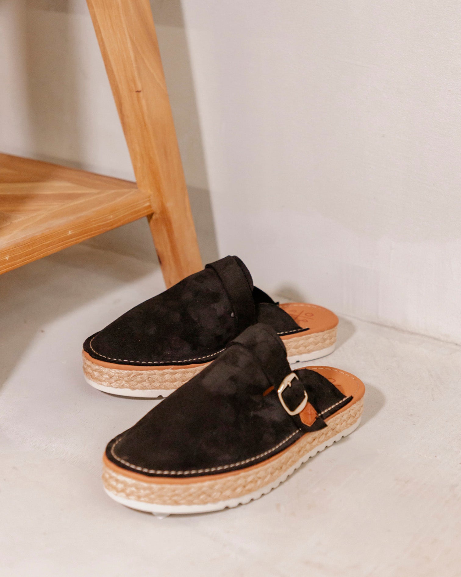 Mule Plataforma Corsa Serraje Negro