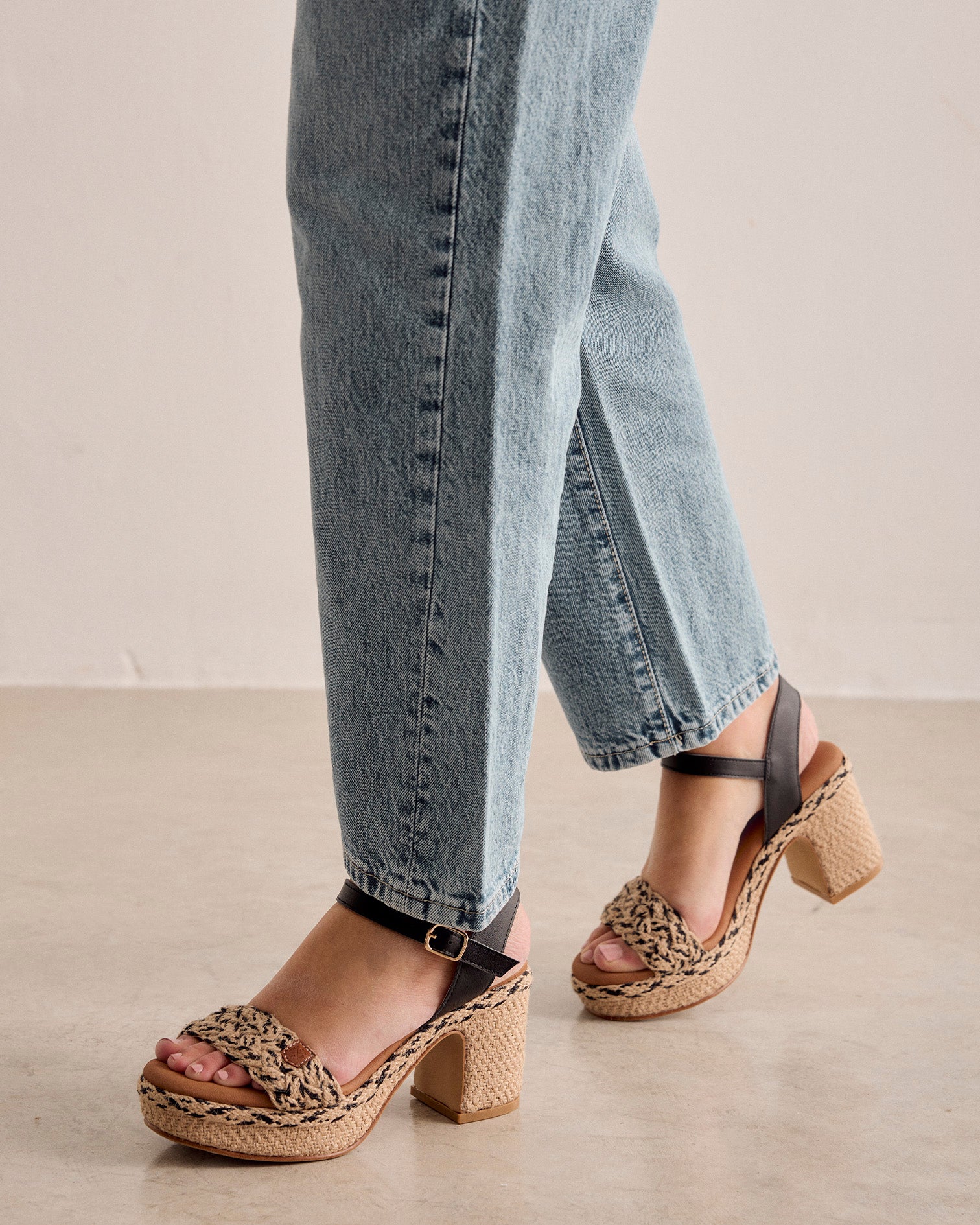 Sandalia Nerina Amura Yute Negro