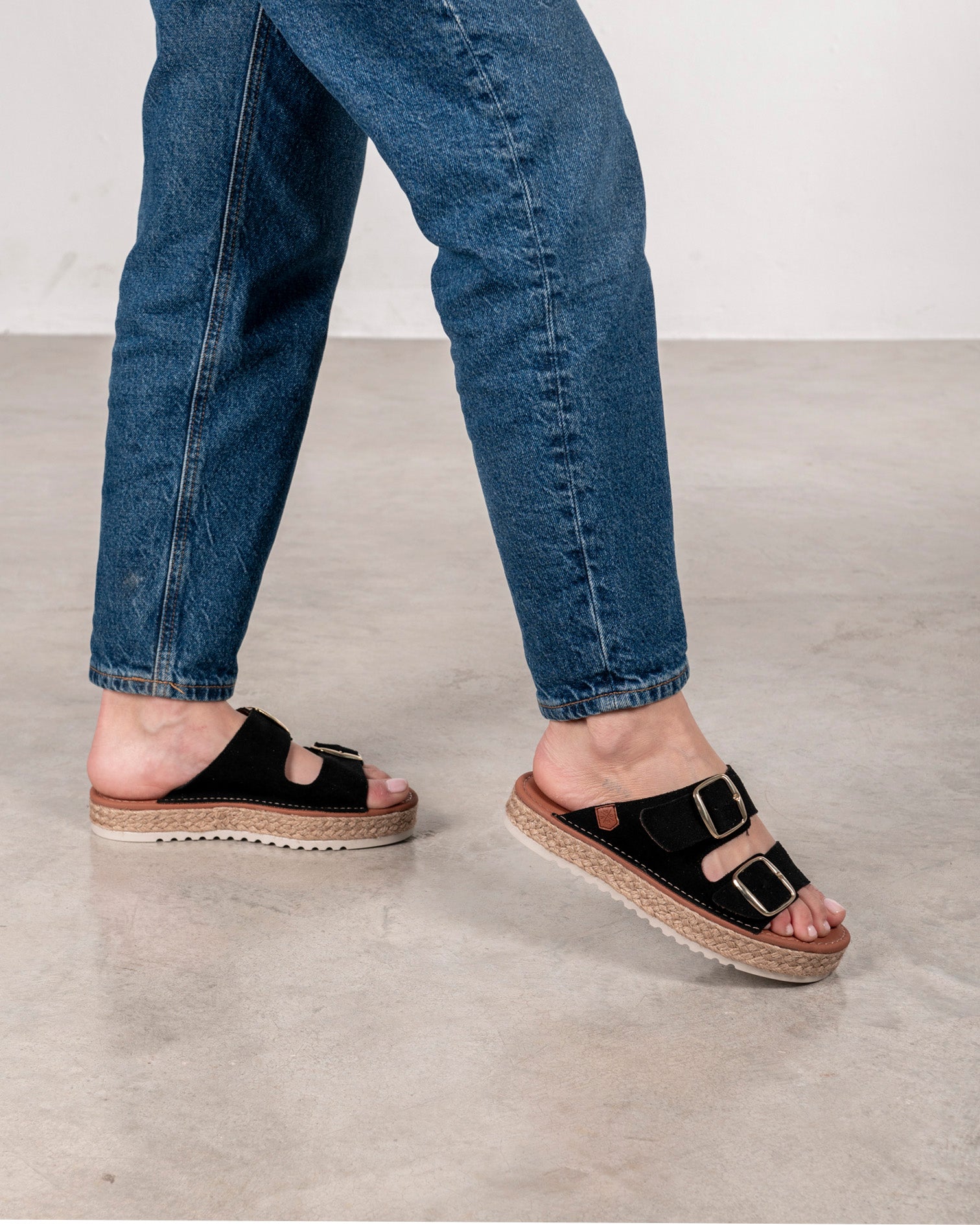 Menorquina Plataforma Tacuary Serraje Negro