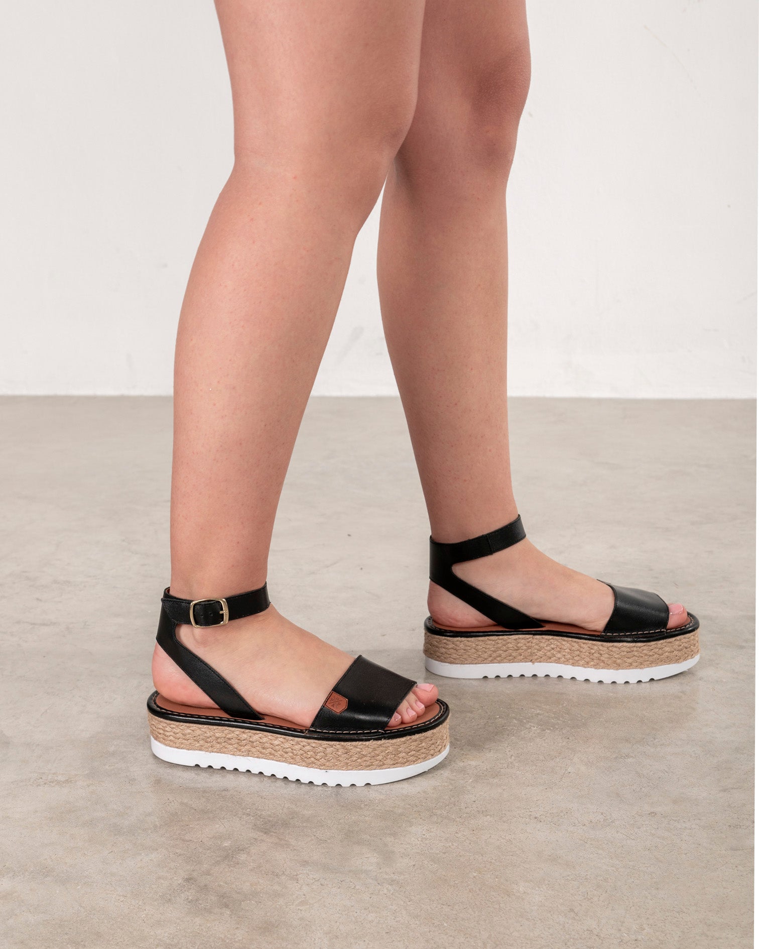 Menorquina Plataforma Kalamis Piel Negro