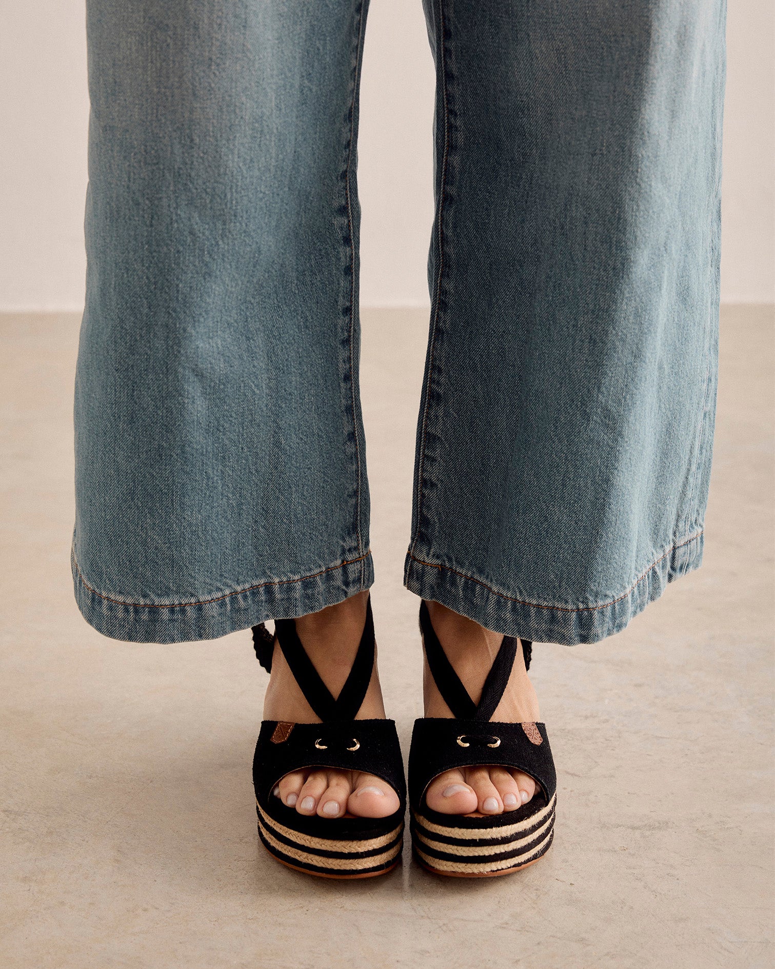 Cuña Valdes Serraje Negro