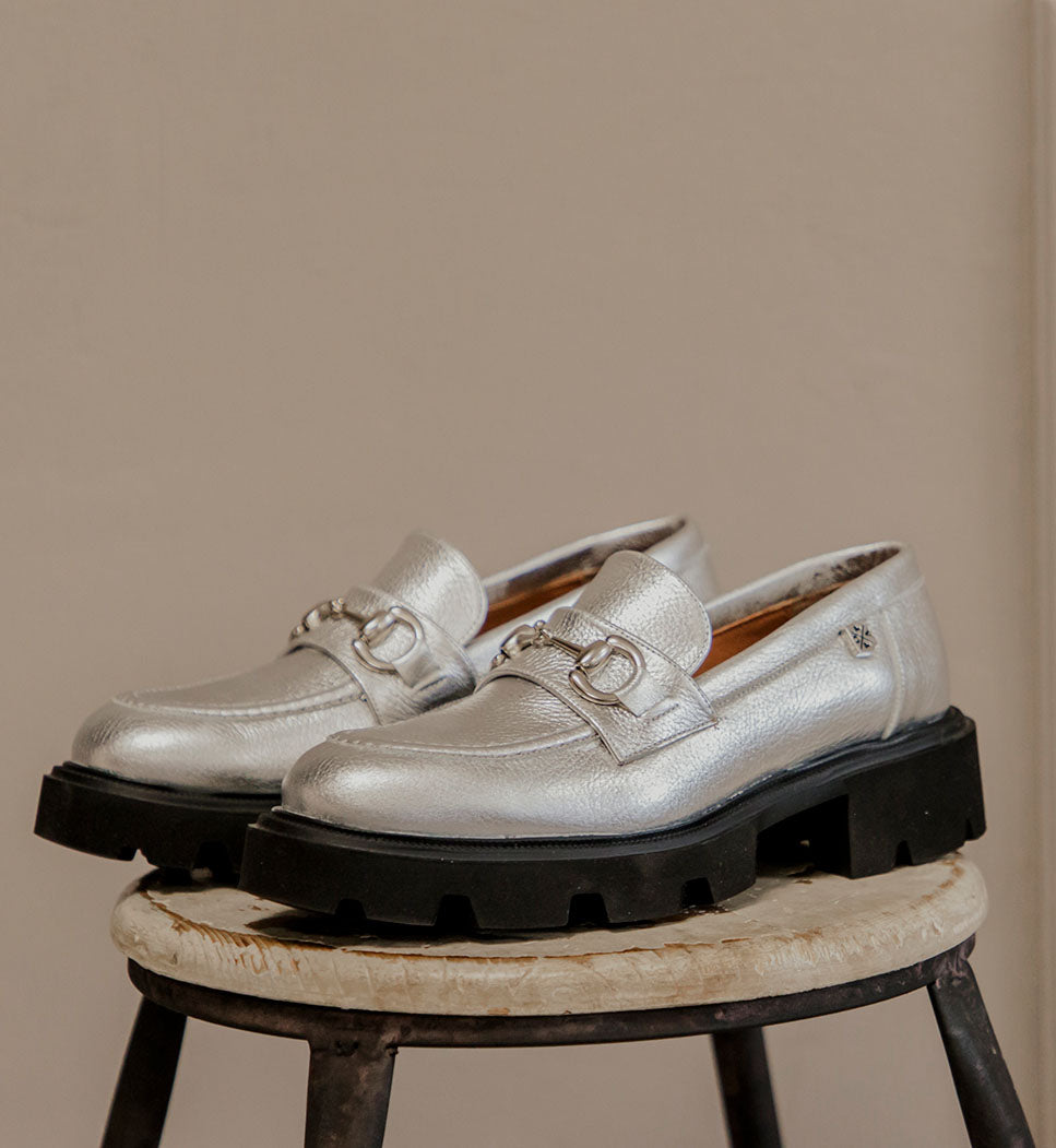Mocasín Zintia Laminado Plata