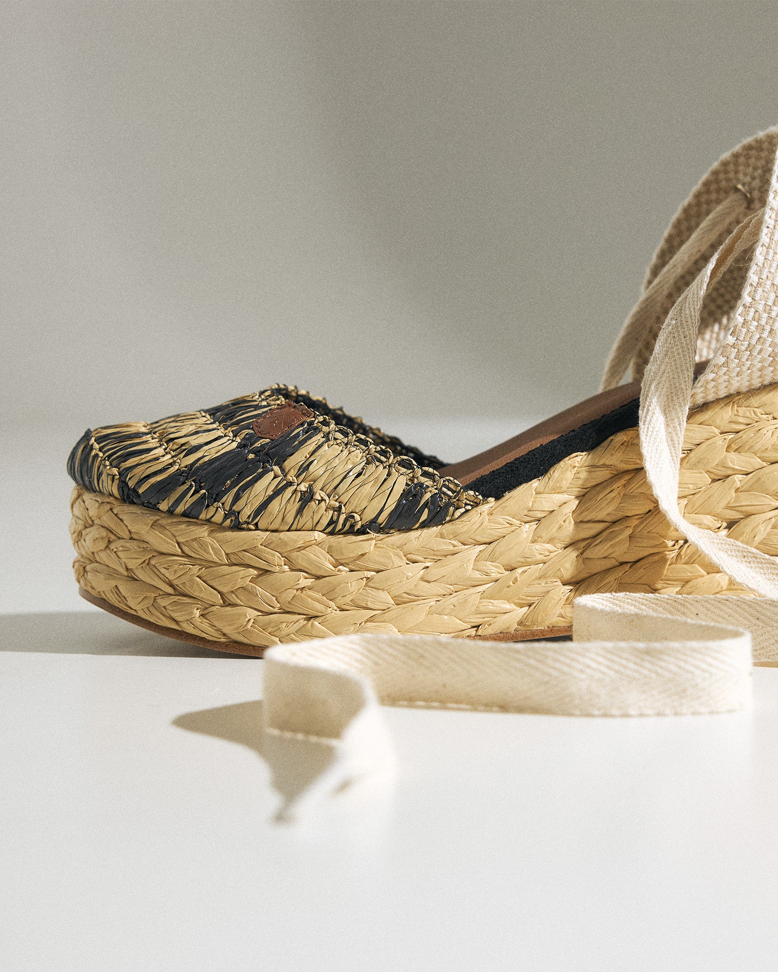 Cuña Zushi Rafia Negra