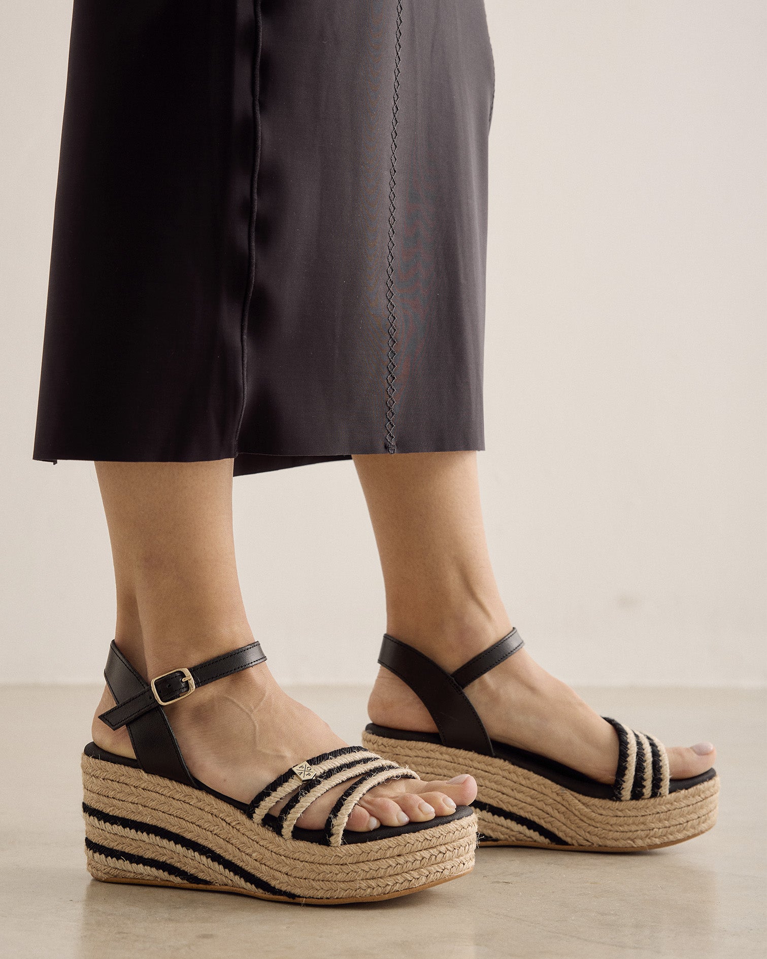 Cuña Albany Yute Negro