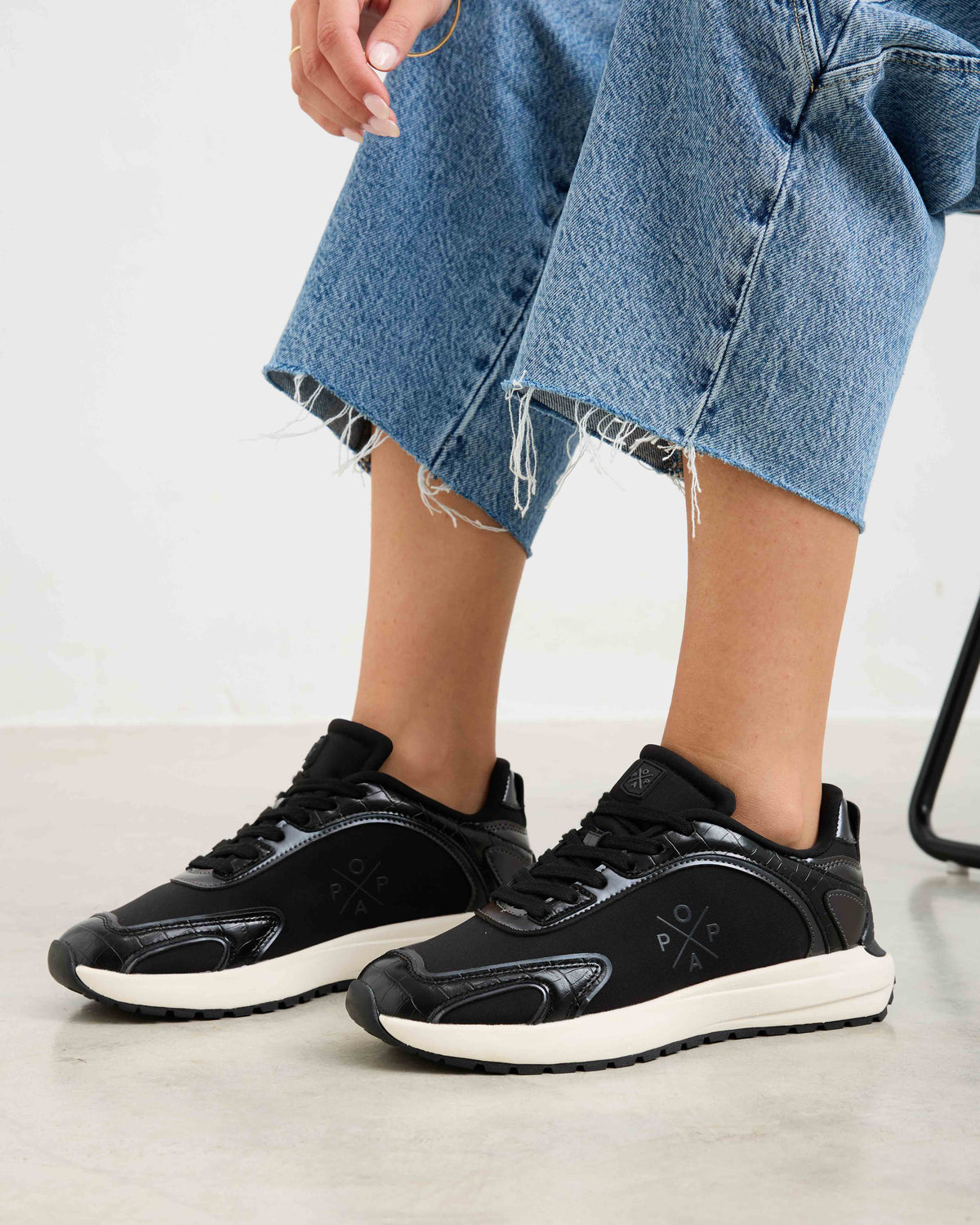 Zapatilla Negra de Mujer Blake