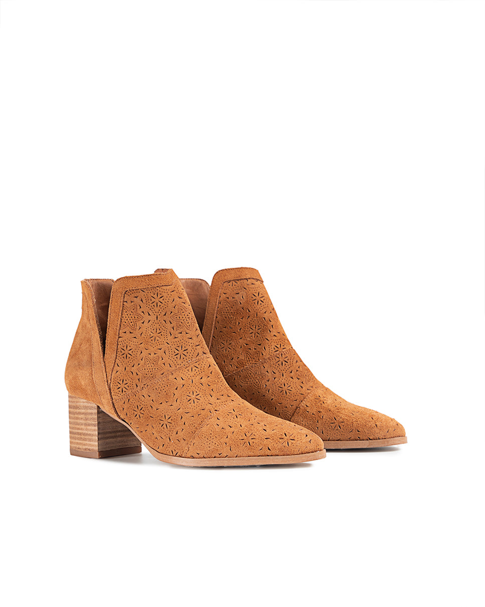 Azahara Engraved Leather Ankle Boot