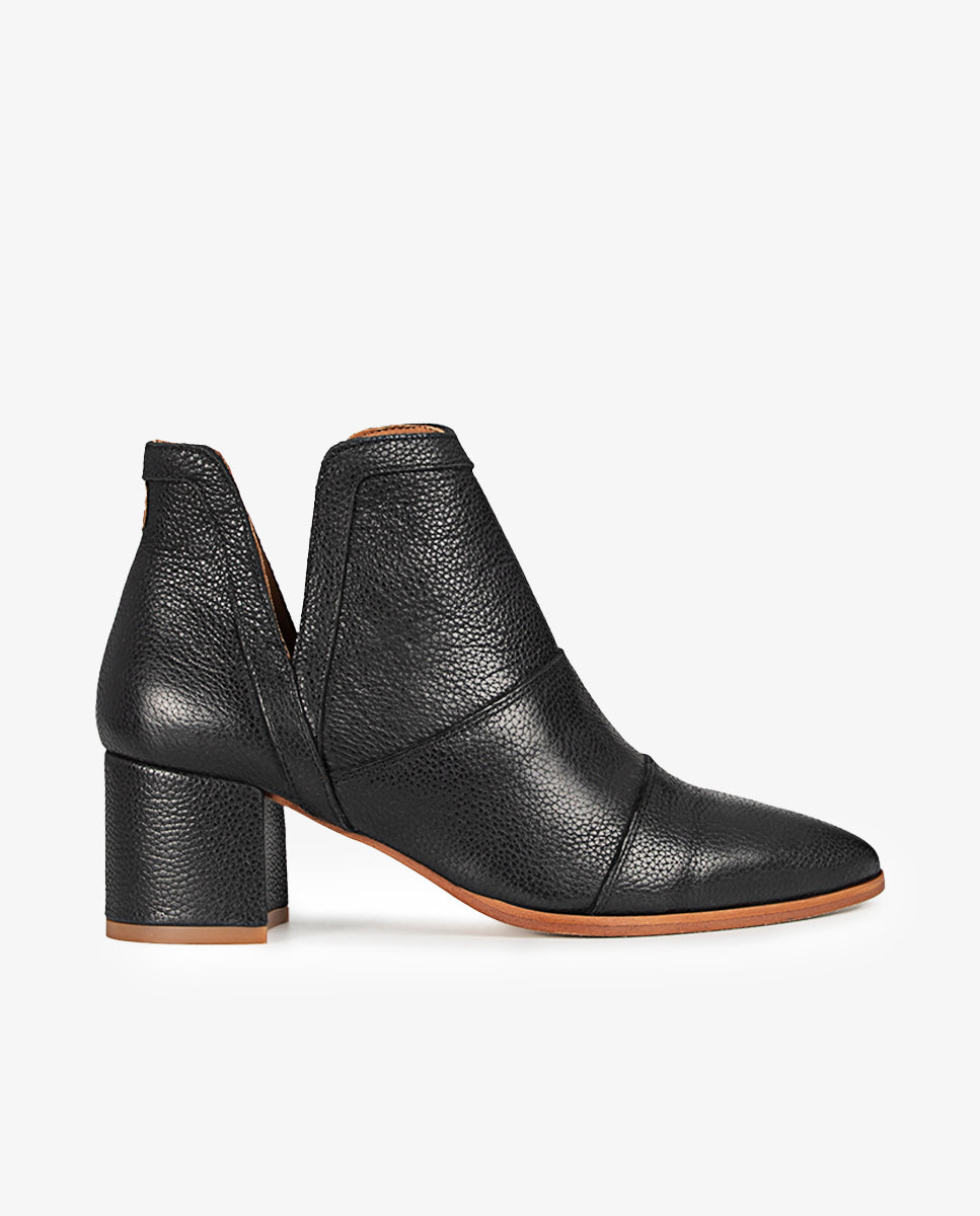 Azahara Heeled Boot in Black Leather