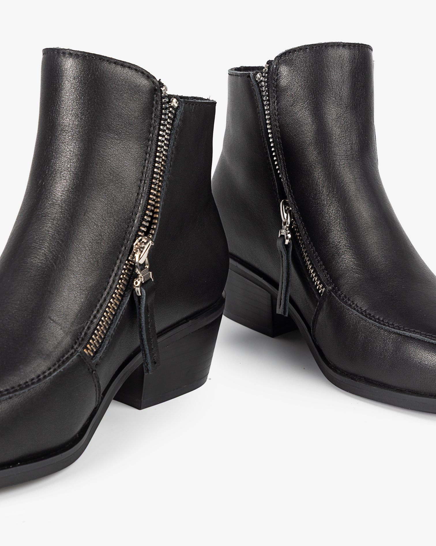 Black Leather Urban Ankle Boot with Zipper