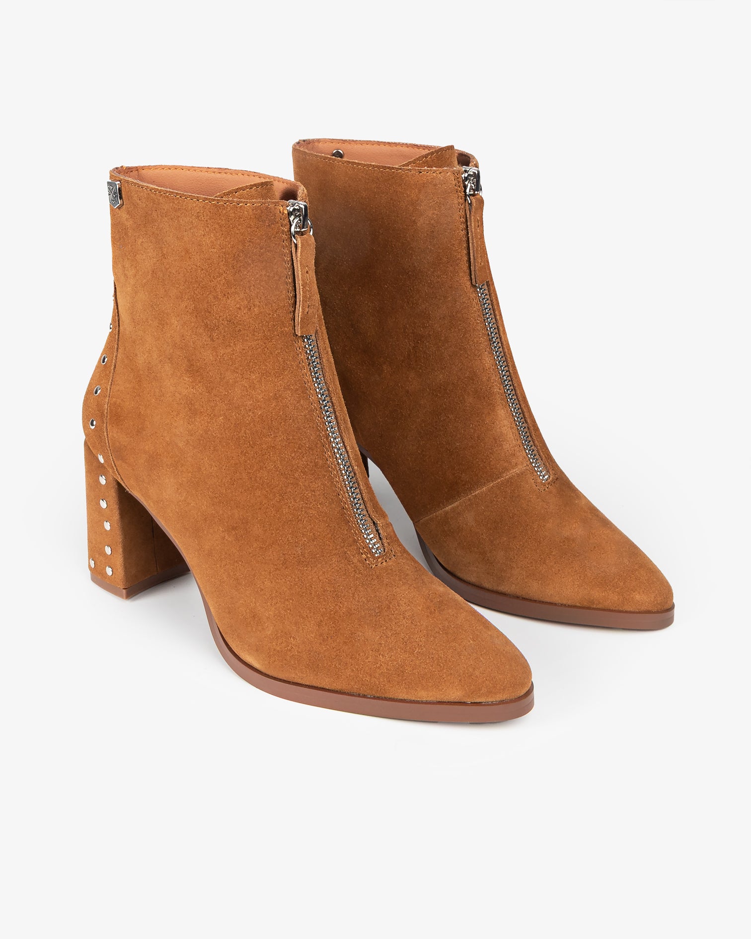 Bottine en cuir velours marron avec clous Atenea