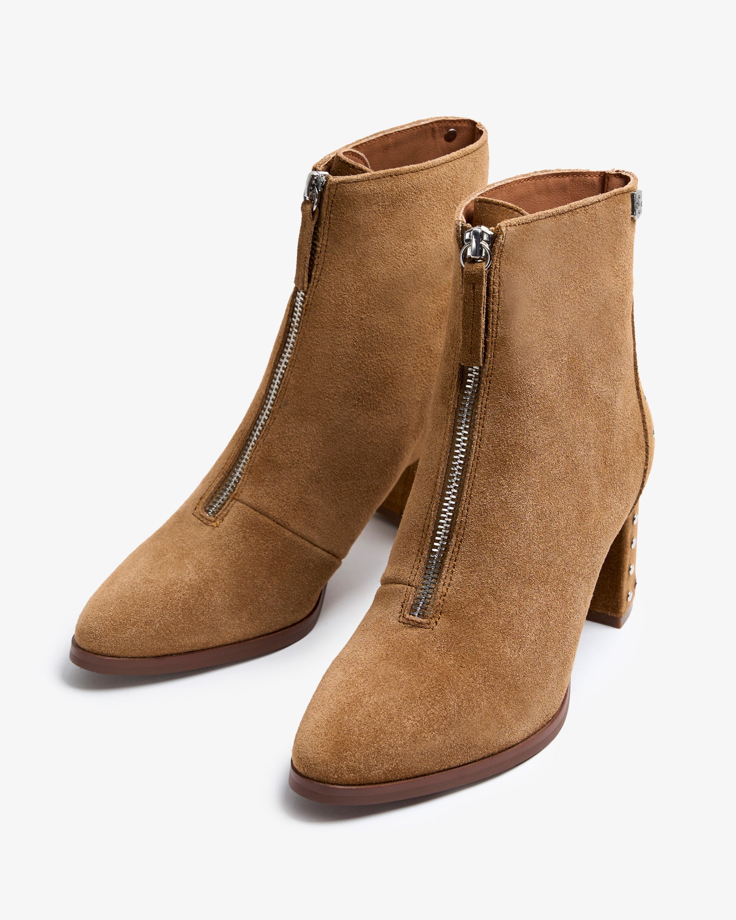 Bottine en cuir velours marron avec clous Atenea