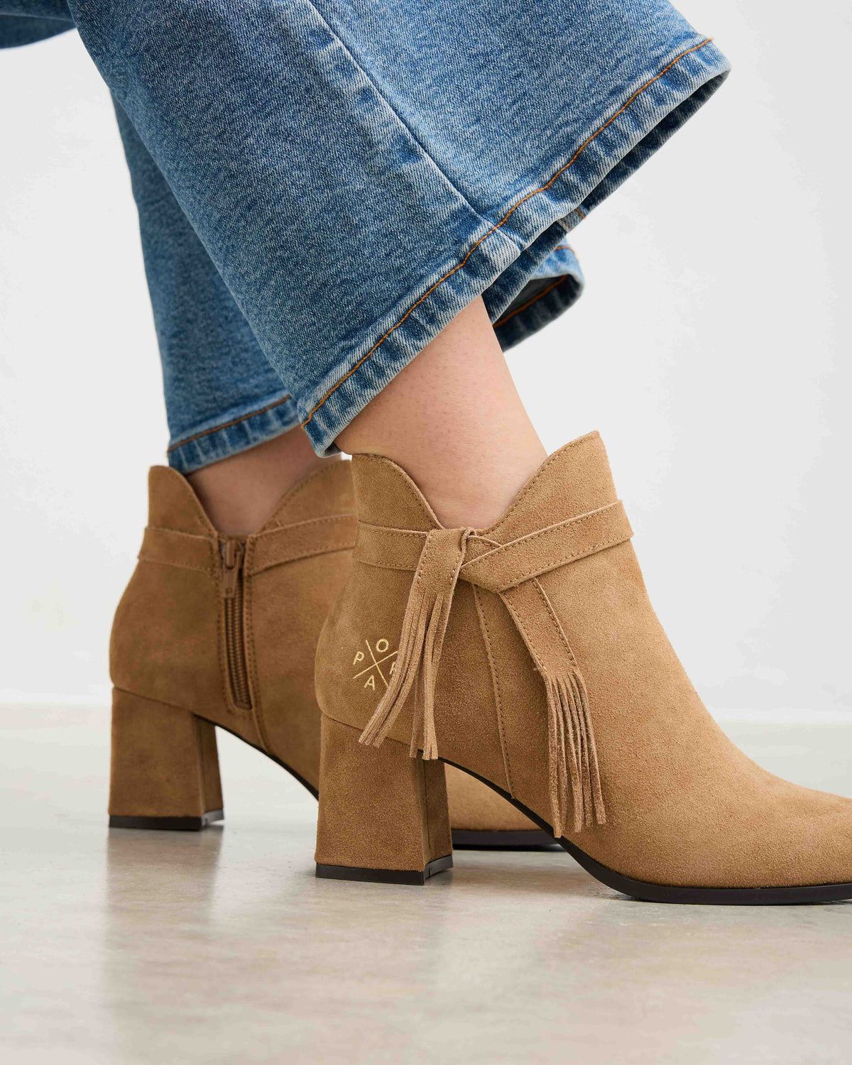 Botín Beige de Mujer Cayafate Flecos