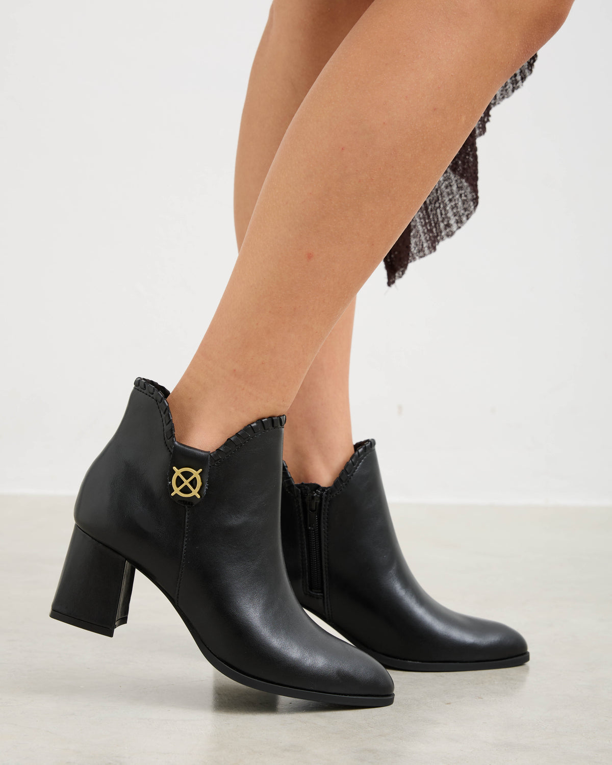 Botín Negro de Mujer Cayafate Trenzado