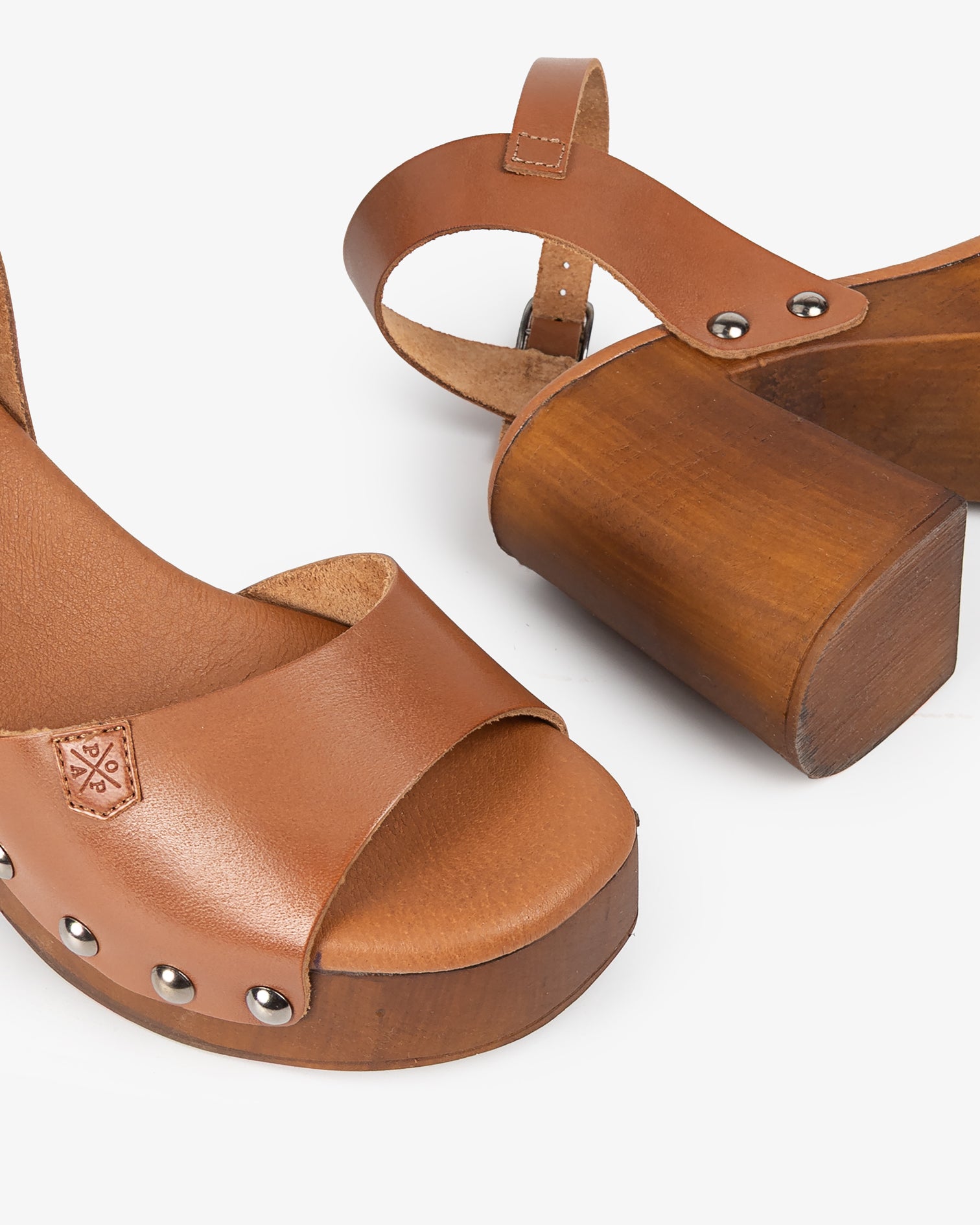 Sandalia Madera Tachas Willow Piel Cuero 35
