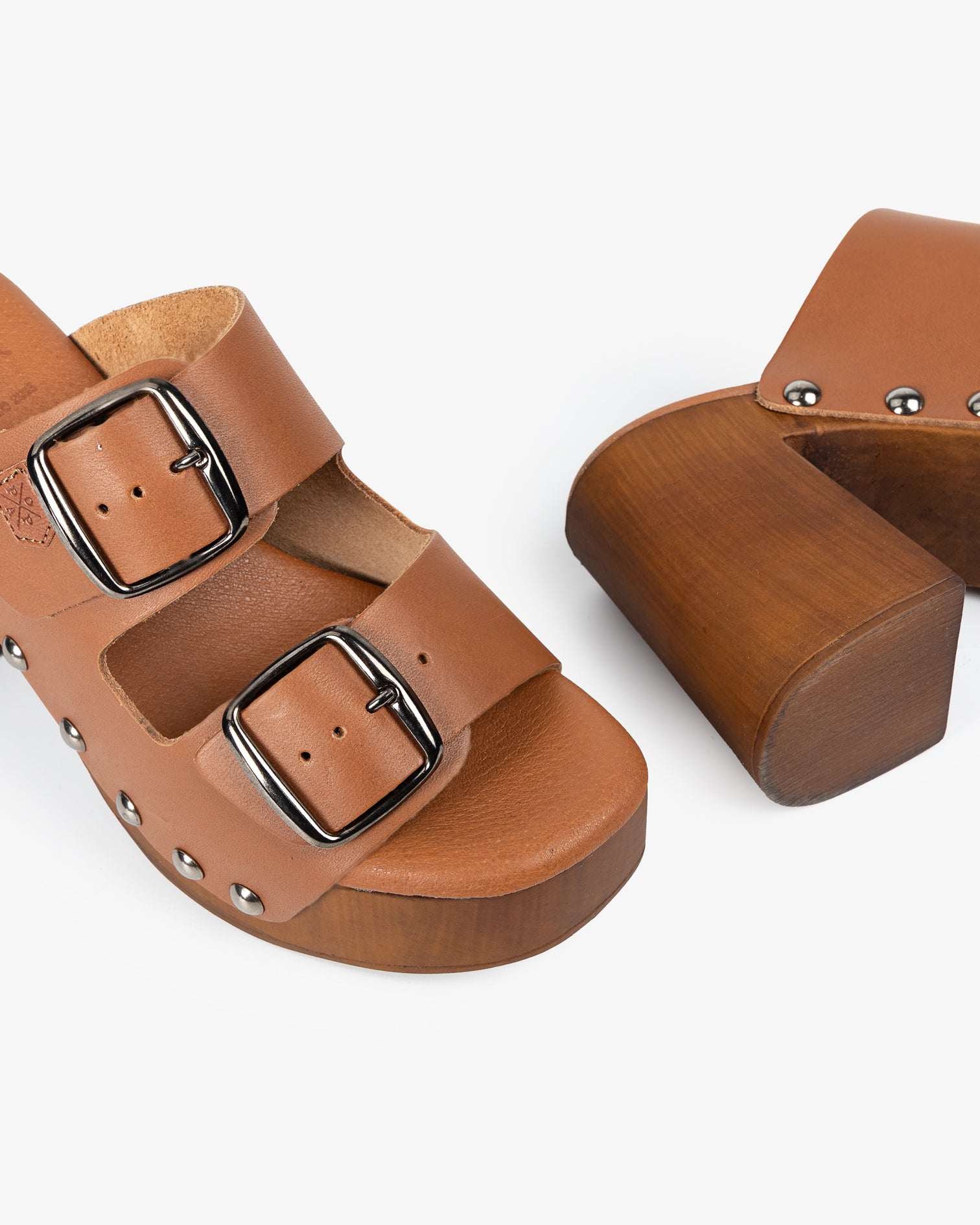 Sandalia Madera Tachas Alder Piel Cuero 35