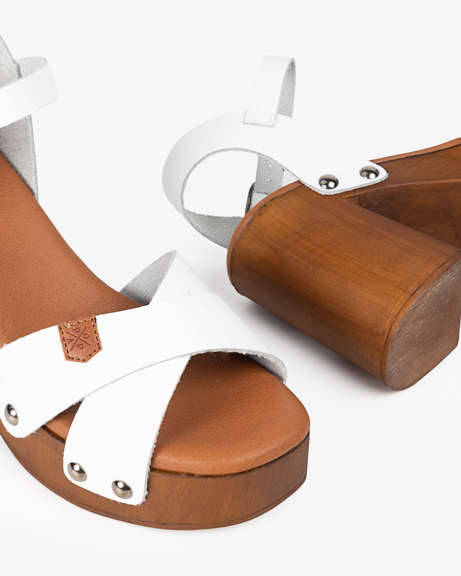 Sandalia Madera Tachas Cherry Piel Blanco 35