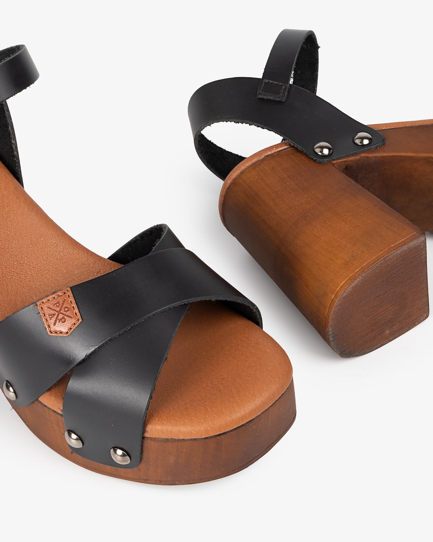 Sandalia Madera Tachas Cherry Piel Negro 35