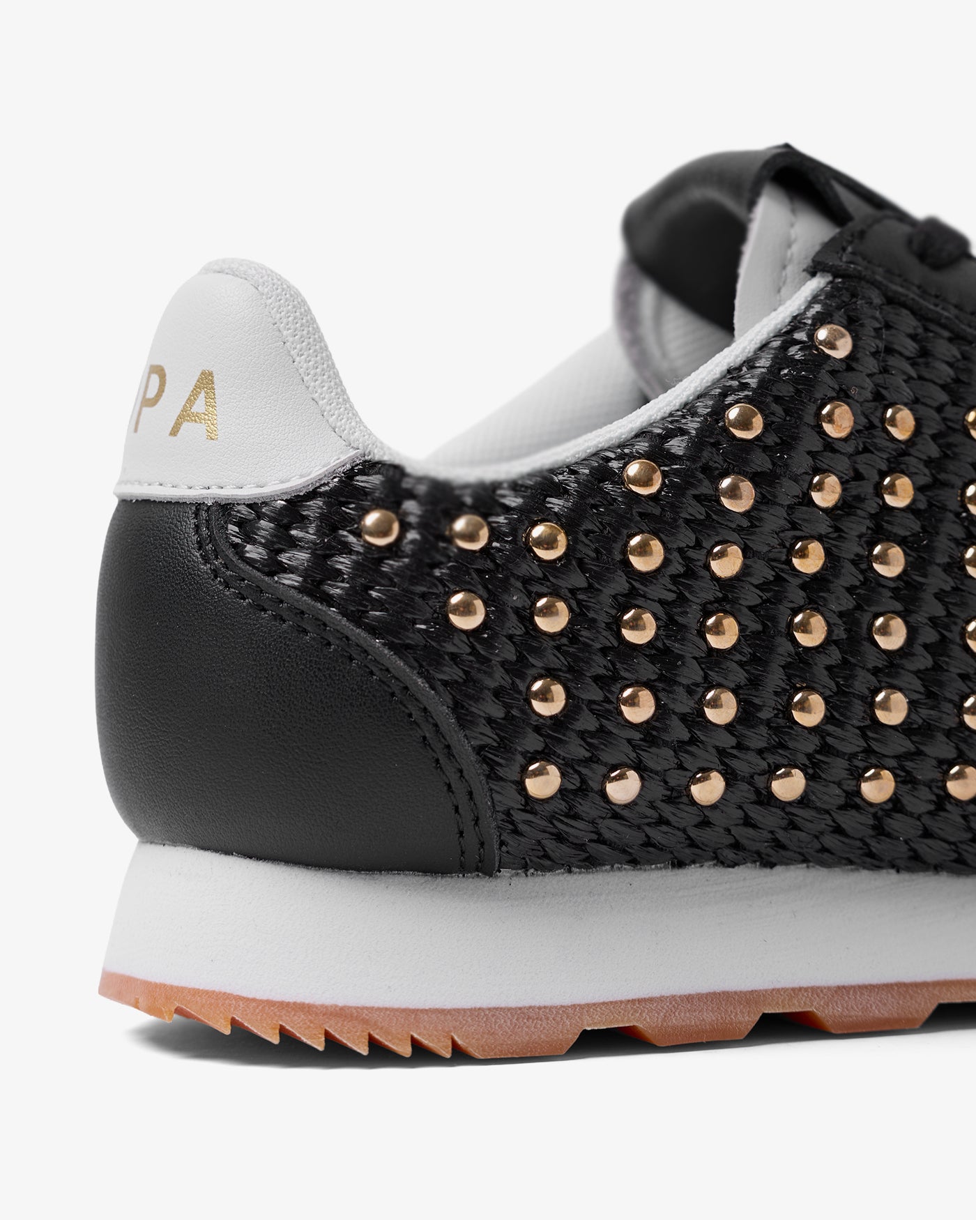 Zapatilla Kira Tachas Negro