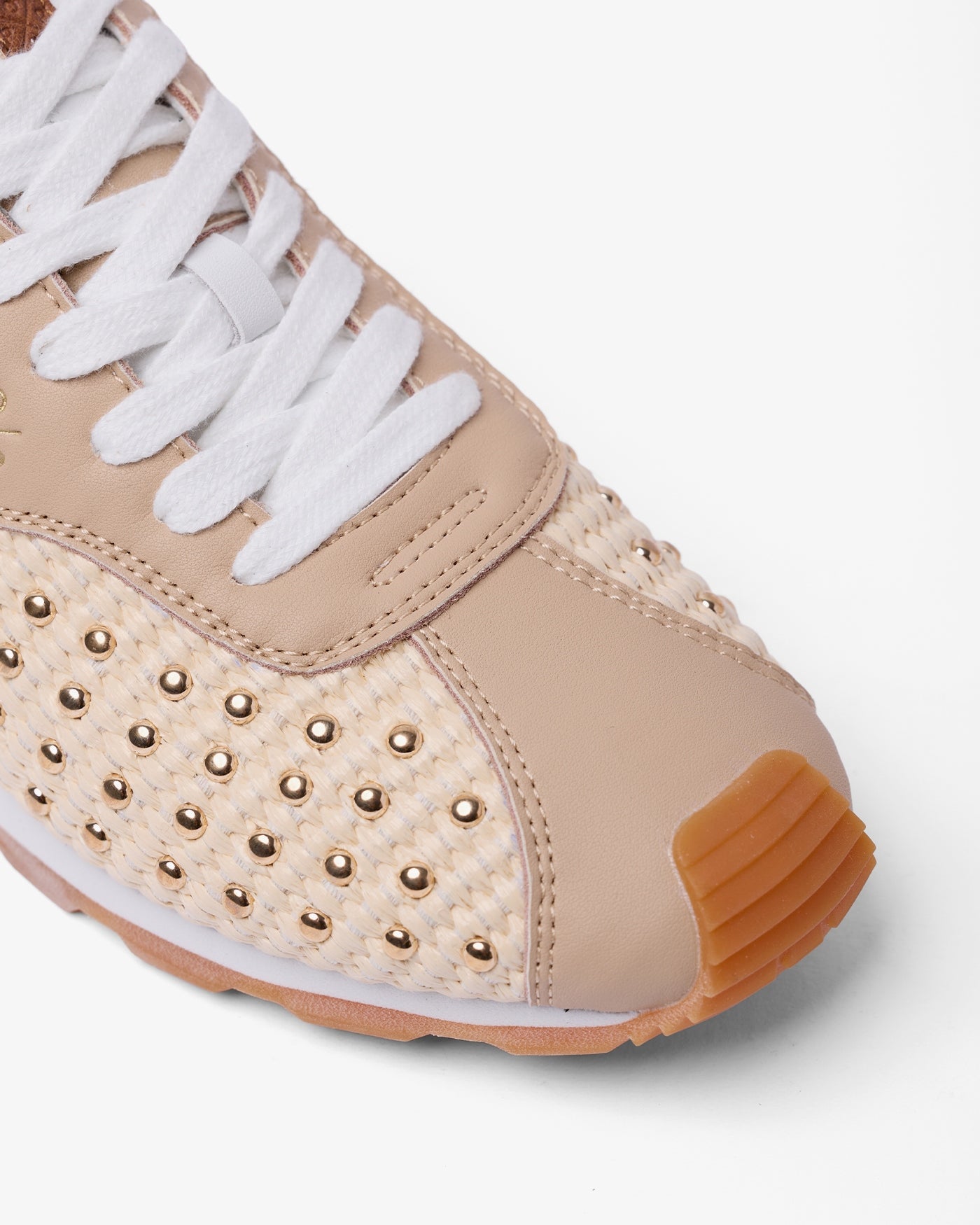 Zapatilla Kira Tachas Beige