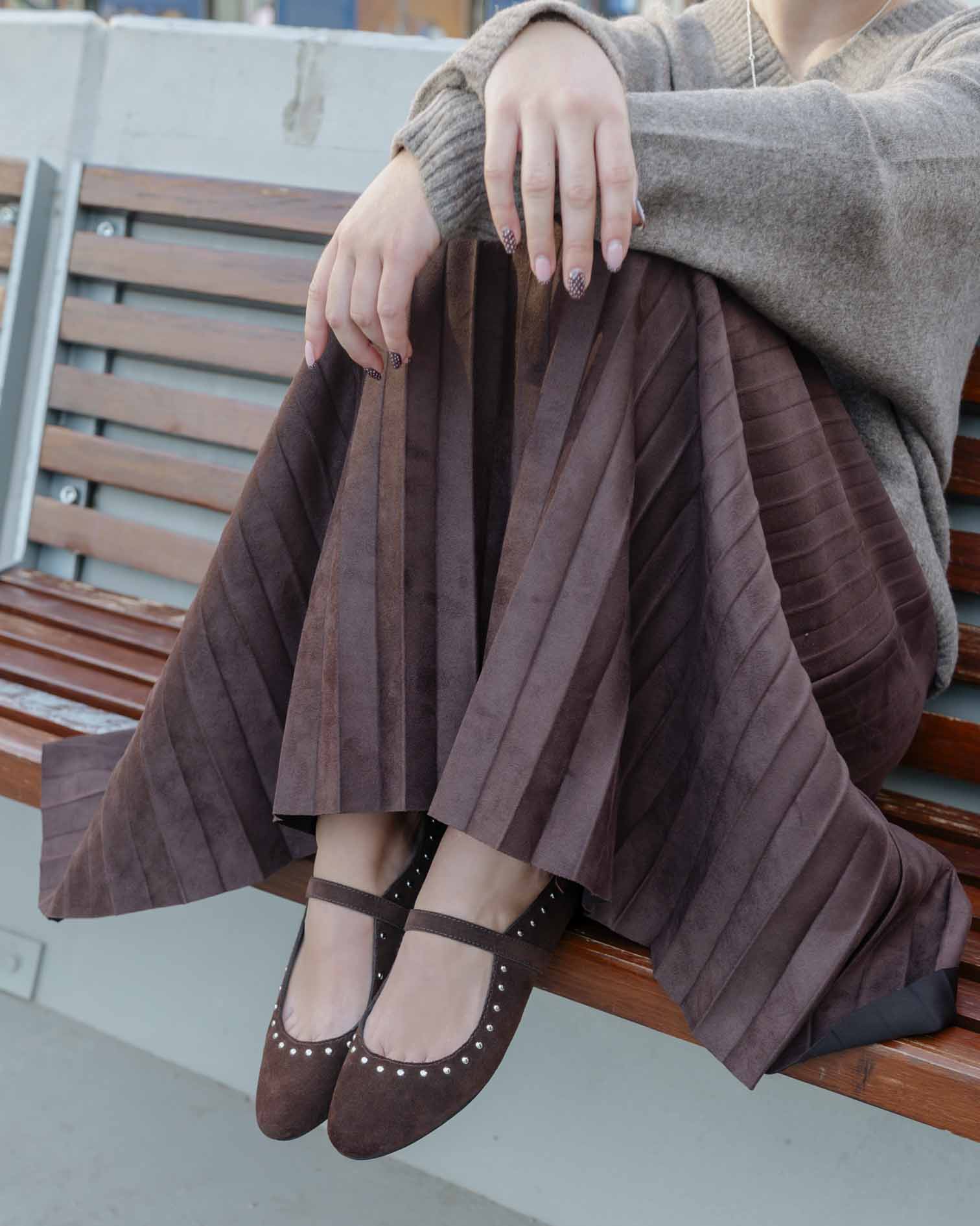 Bailarina de Piel Marrón con Tachuelas Ondina