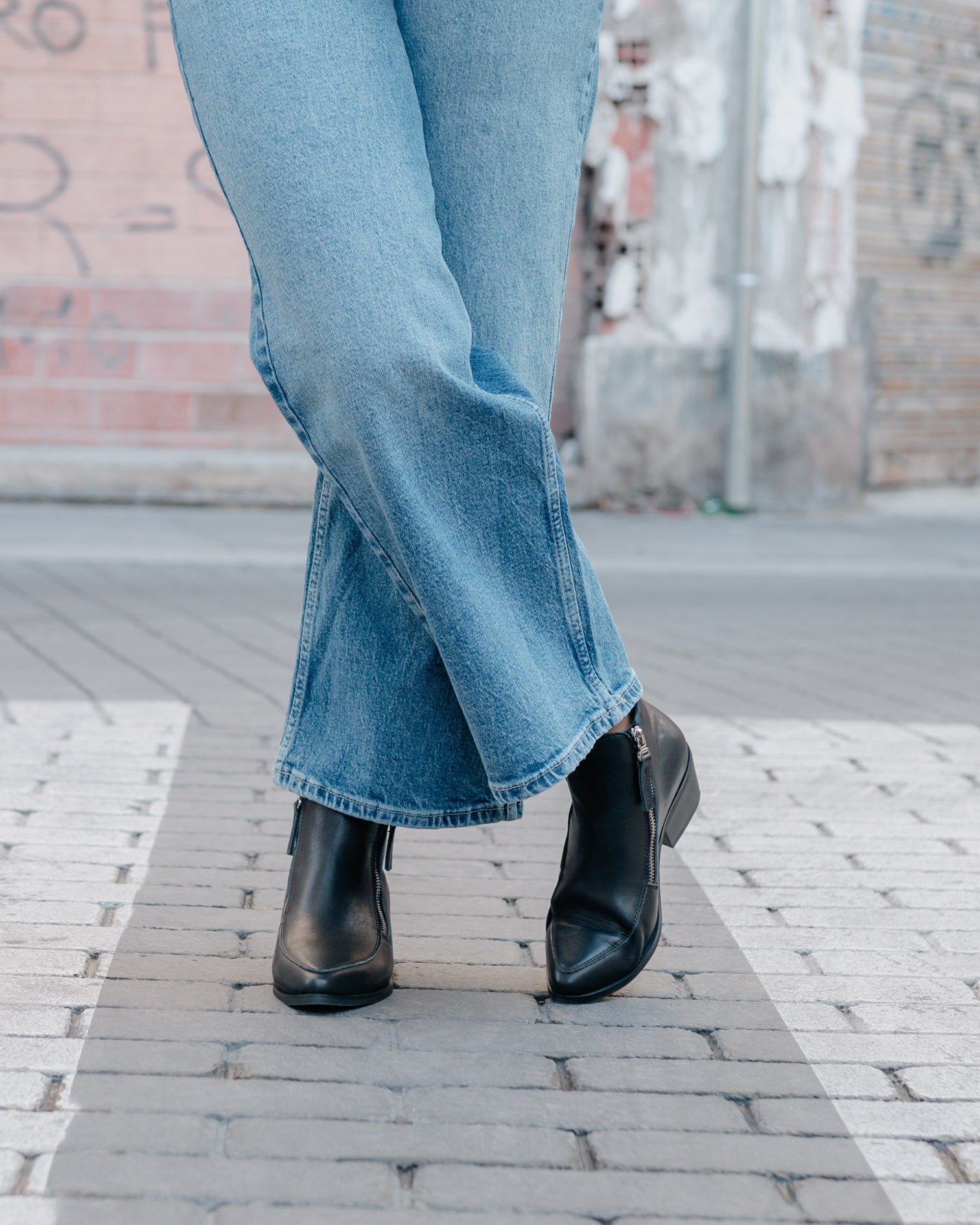 Black Leather Urban Ankle Boot with Zipper