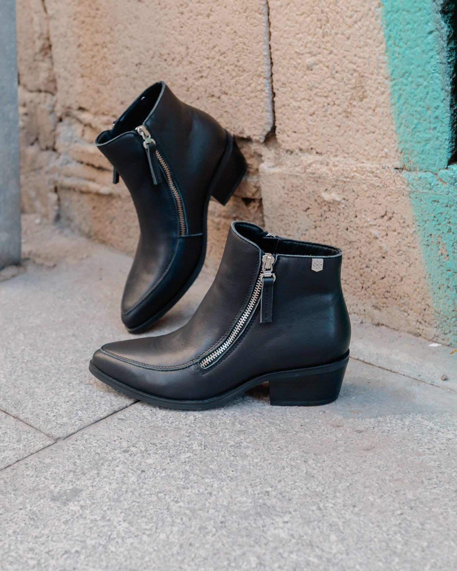 Black Leather Urban Ankle Boot with Zipper