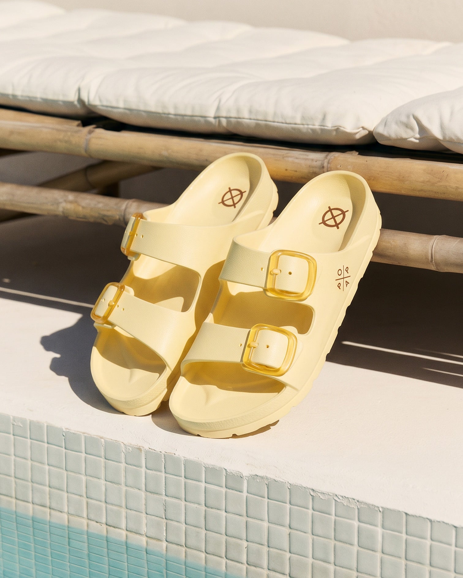 Sandalia Plana Aqua Buye Beige Cuero
