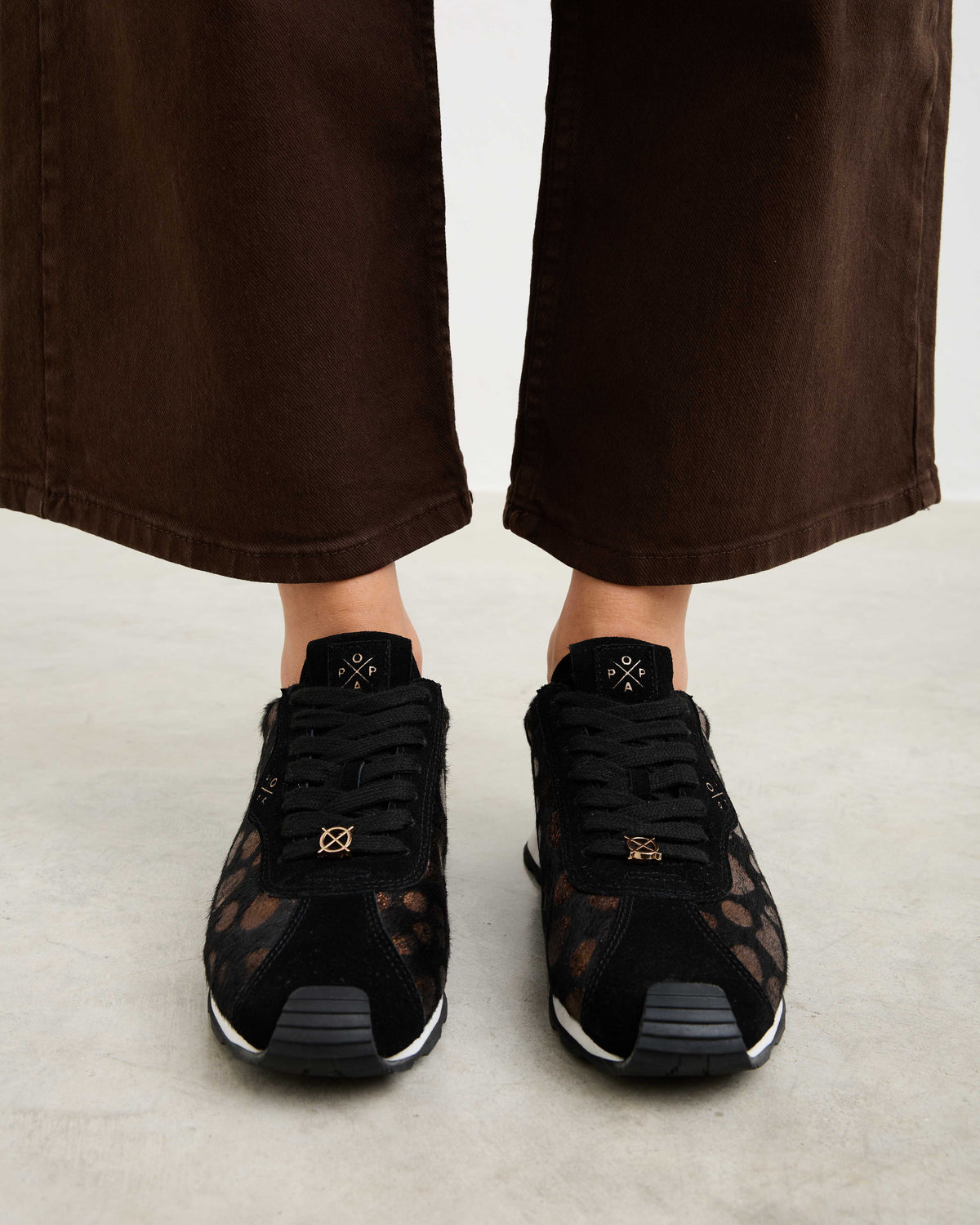 Zapatilla Negra de Mujer Kira