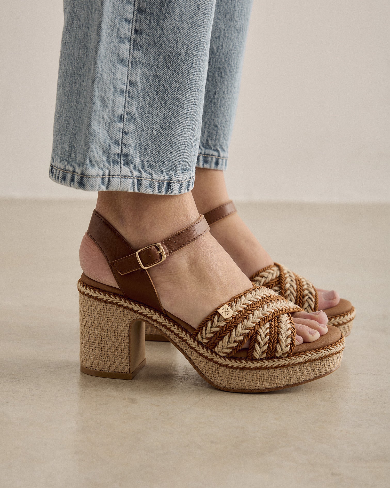 Sandalia Melia Yute Cuero