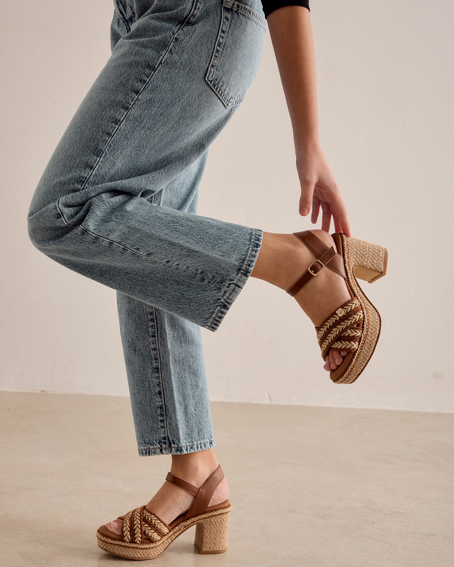 Sandalia Melia Yute Cuero