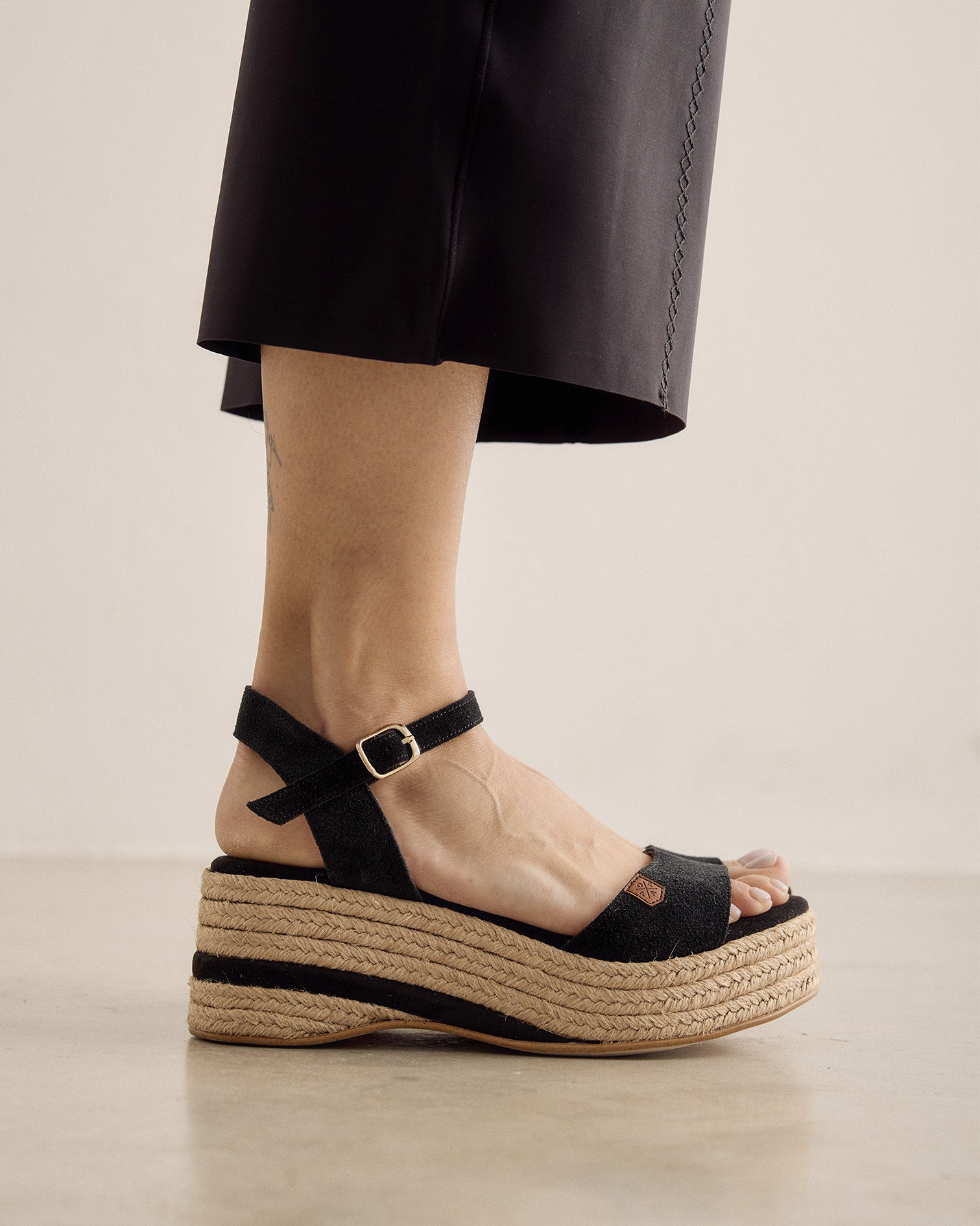 Cuña Meri Serraje Negro