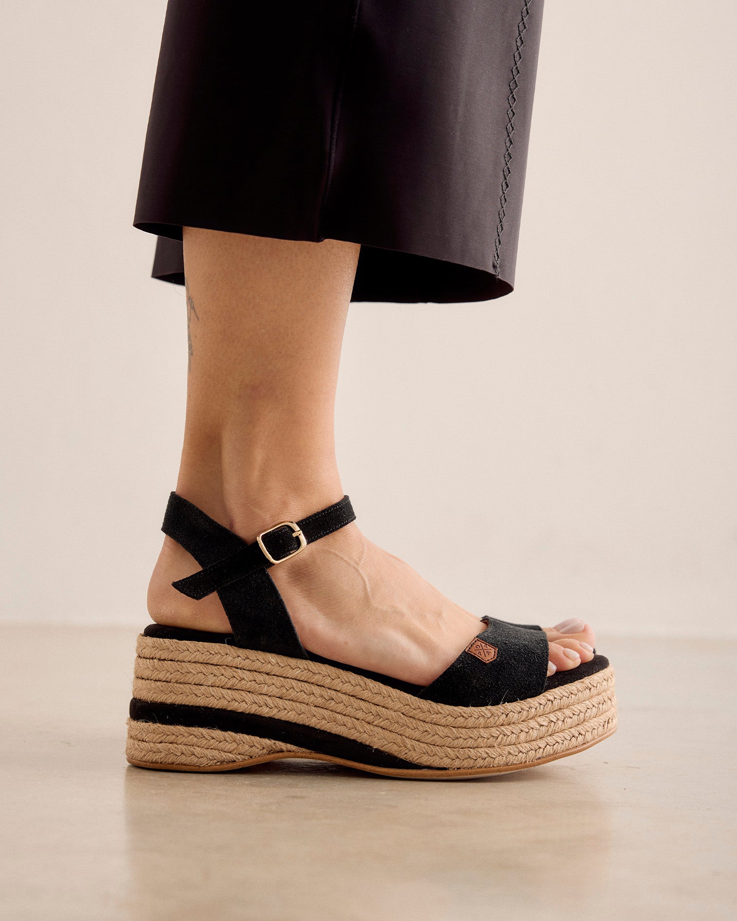 Cuña Meri Serraje Negro